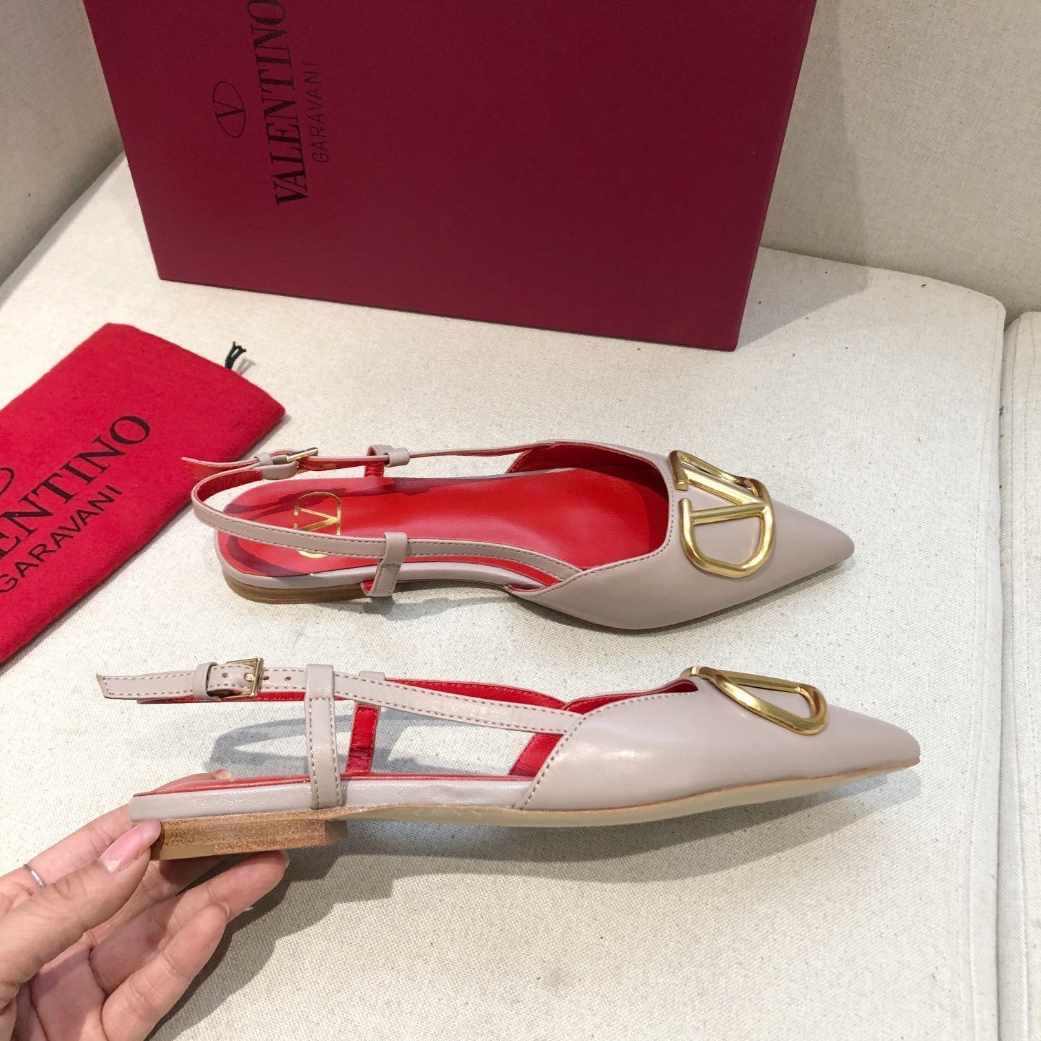 VLOGO SIGNATURE CREPE PINK CALFSKIN FLAT SLINGBACK PUMP