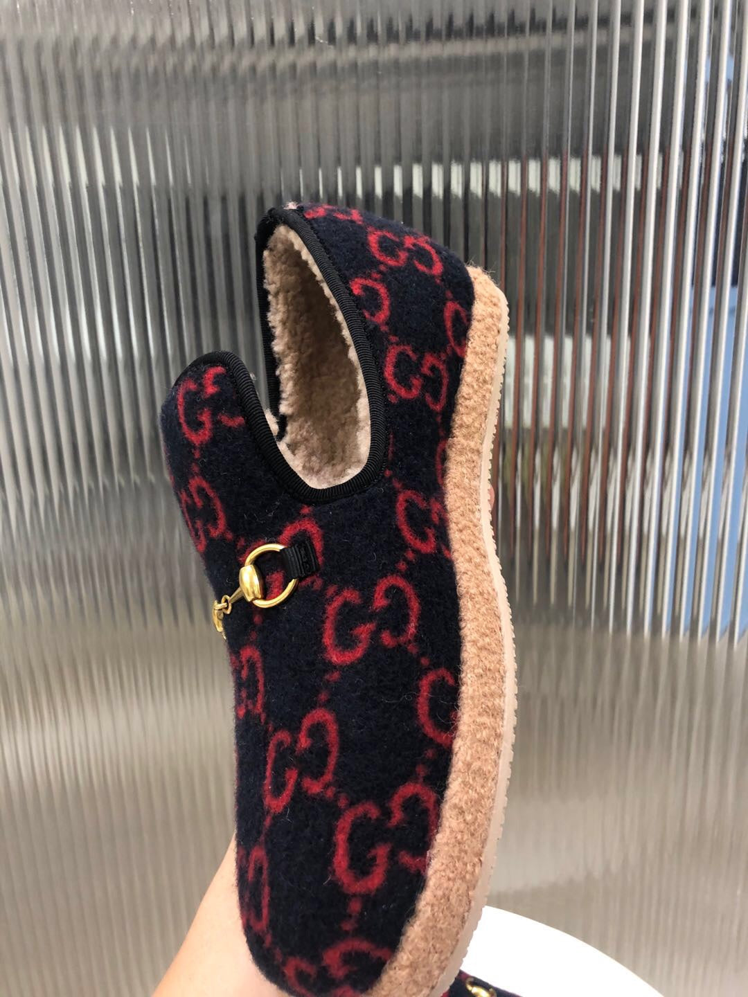 GUCCI HORSEBIT LOAFER IN BLACK MIX RED WOOL AND LAMB FUR LINING