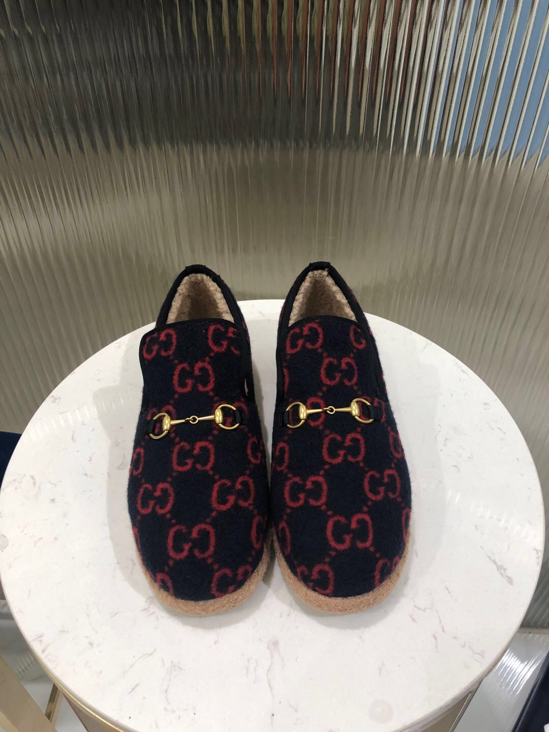 GUCCI HORSEBIT LOAFER IN BLACK MIX RED WOOL AND LAMB FUR LINING