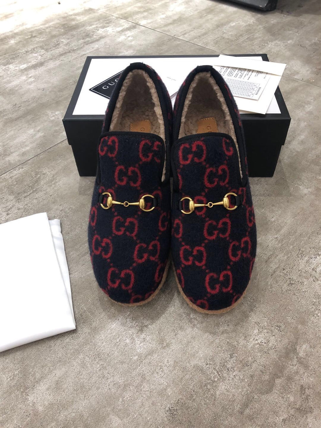 GUCCI HORSEBIT LOAFER IN BLACK MIX RED WOOL AND LAMB FUR LINING