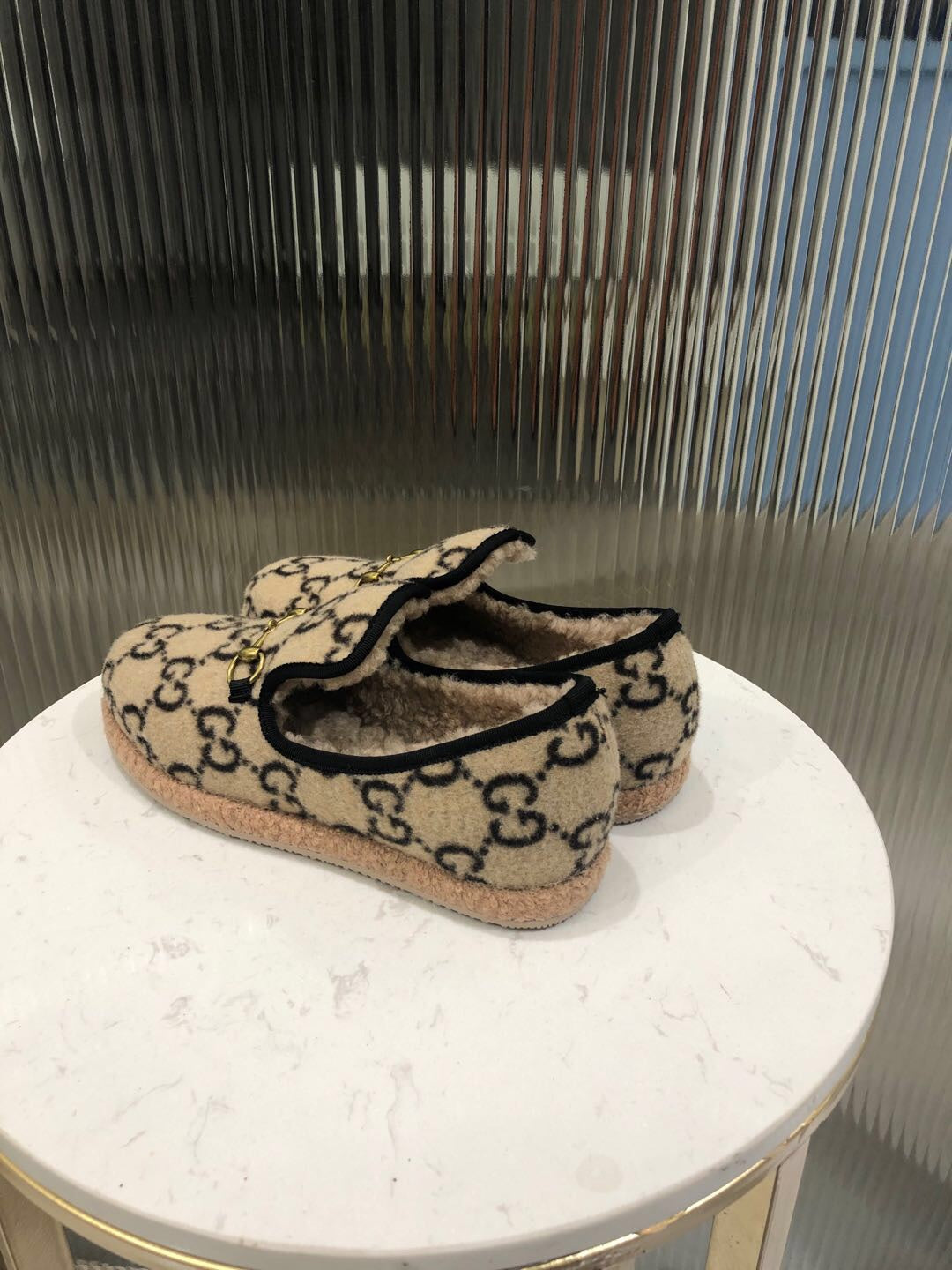 GUCCI HORSEBIT LOAFER IN BEIGE MIX BLACK WOOL AND LAMB FUR LINING