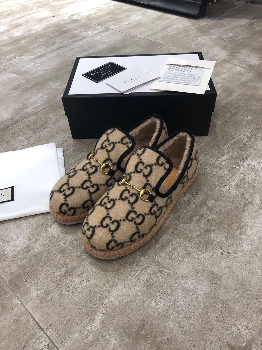 GUCCI HORSEBIT LOAFER IN BEIGE MIX BLACK WOOL AND LAMB FUR LINING