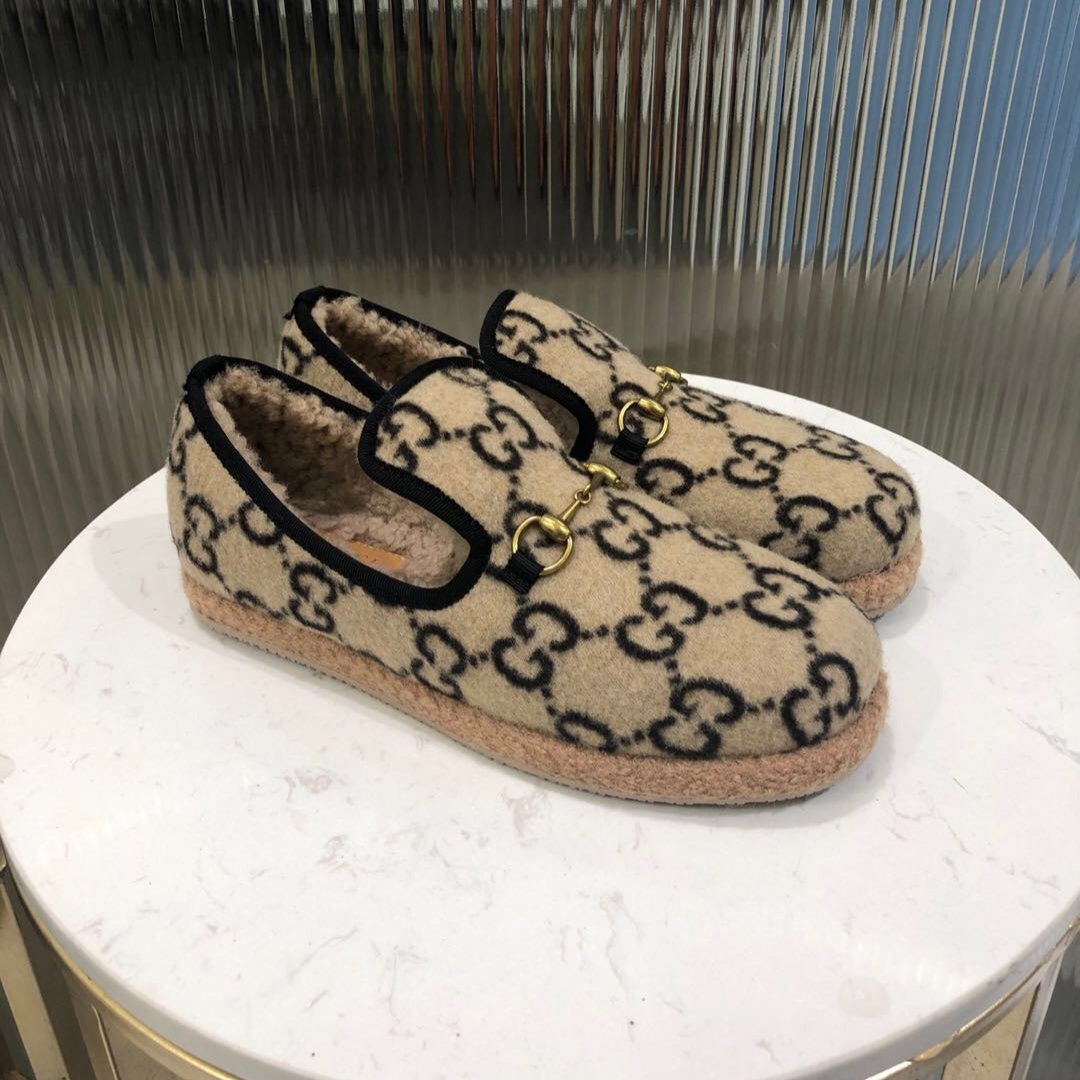 GUCCI HORSEBIT LOAFER IN BEIGE MIX BLACK WOOL AND LAMB FUR LINING