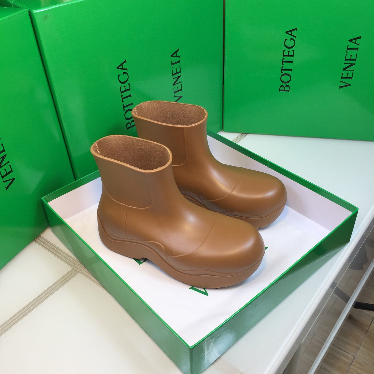 BOTTEGA VENETA PUDDLE ANKLE BOOT IN CAMEL BEIGE RUBBER