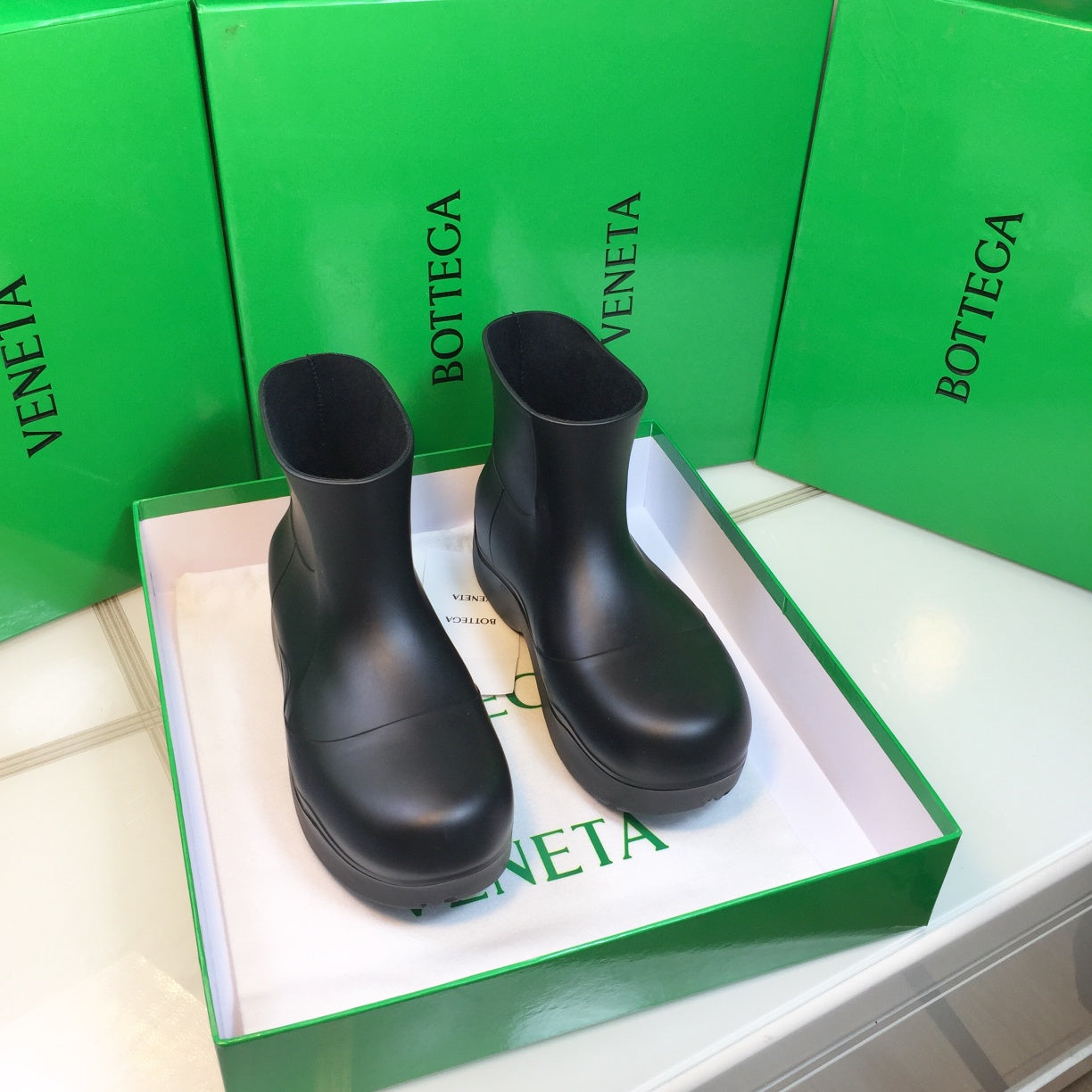 BOTTEGA VENETA PUDDLE ANKLE BOOT IN BLACK RUBBER