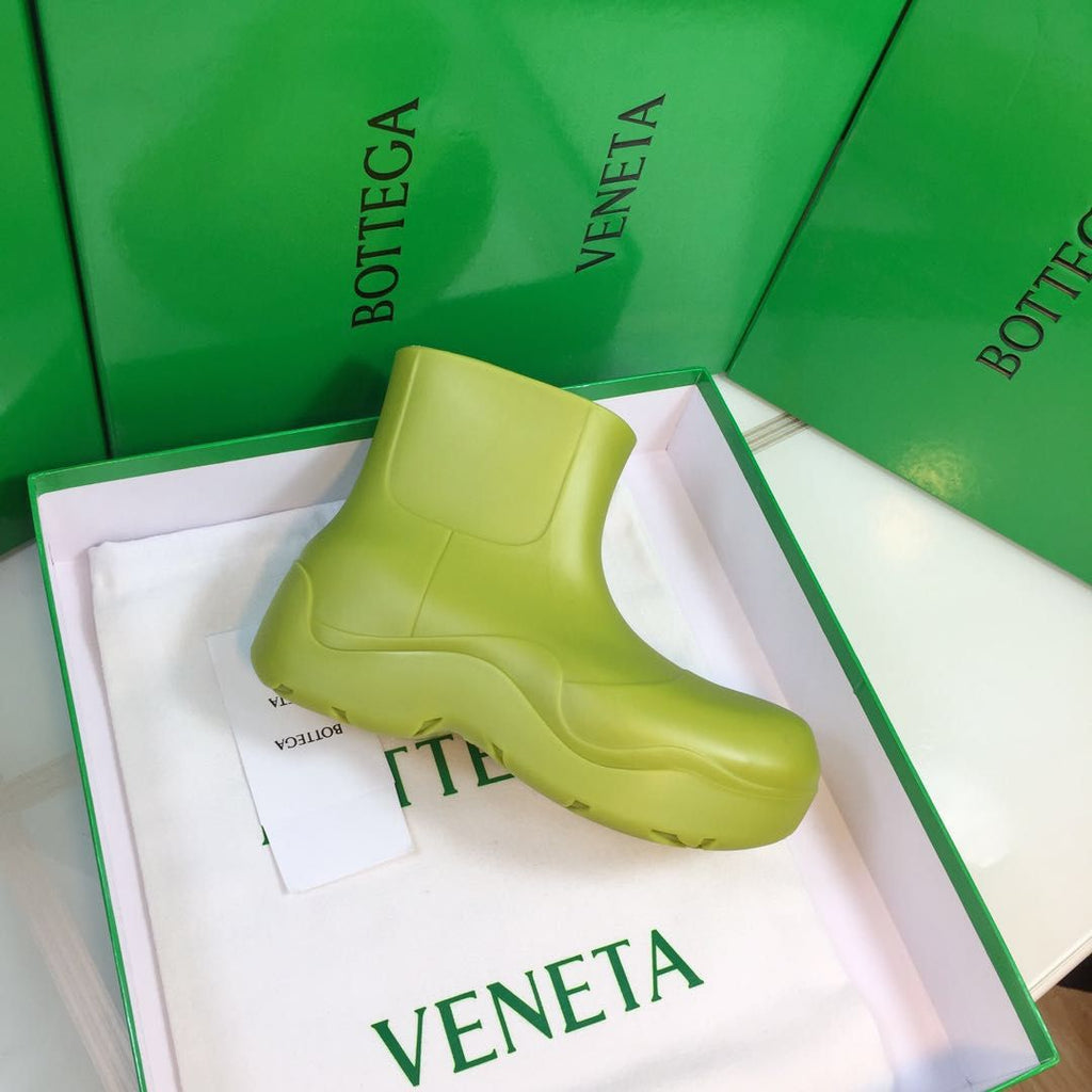BOTTEGA VENETA PUDDLE ANKLE BOOT IN OLIVE GREEN RUBBER