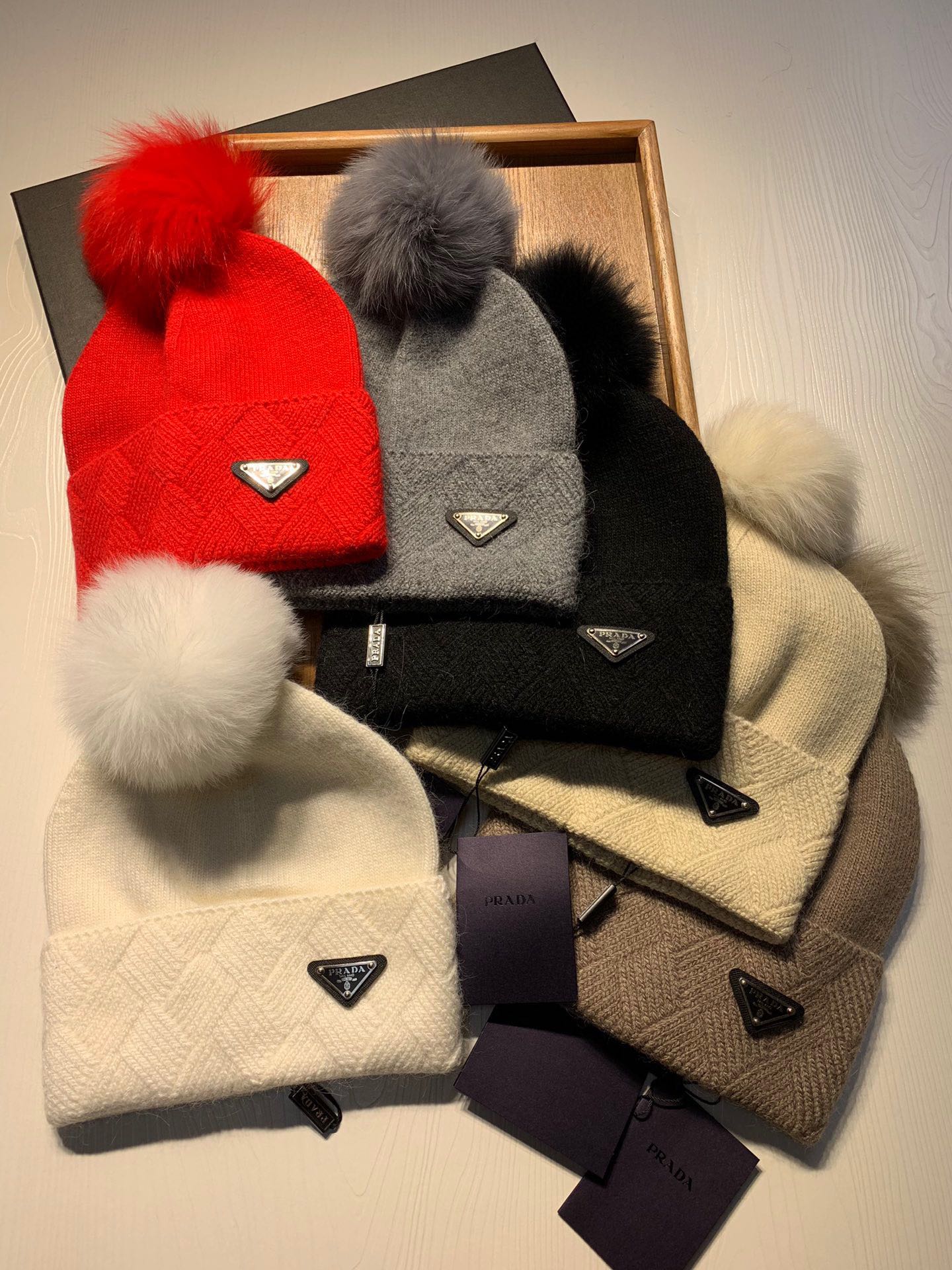 PRADA BEANIE HAT IN BISQUE BEIGE WOOL AND RABBIT FUR 361433