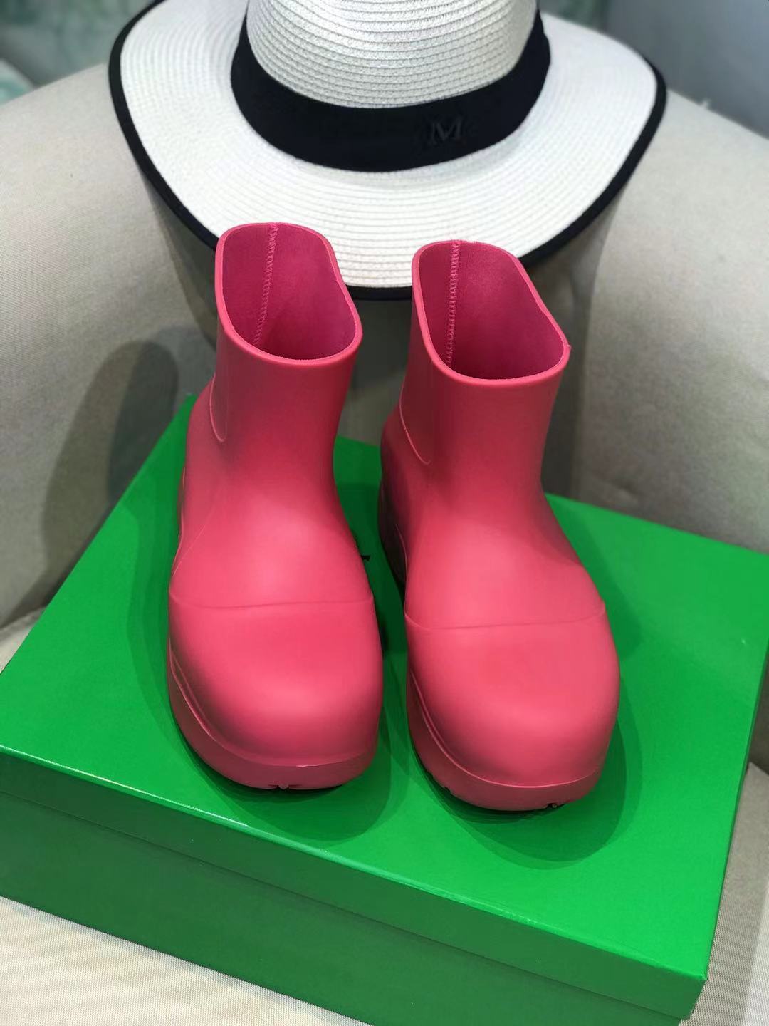 BOTTEGA VENETA PUDDLE ANKLE BOOT IN BRIGHT PINK RUBBER