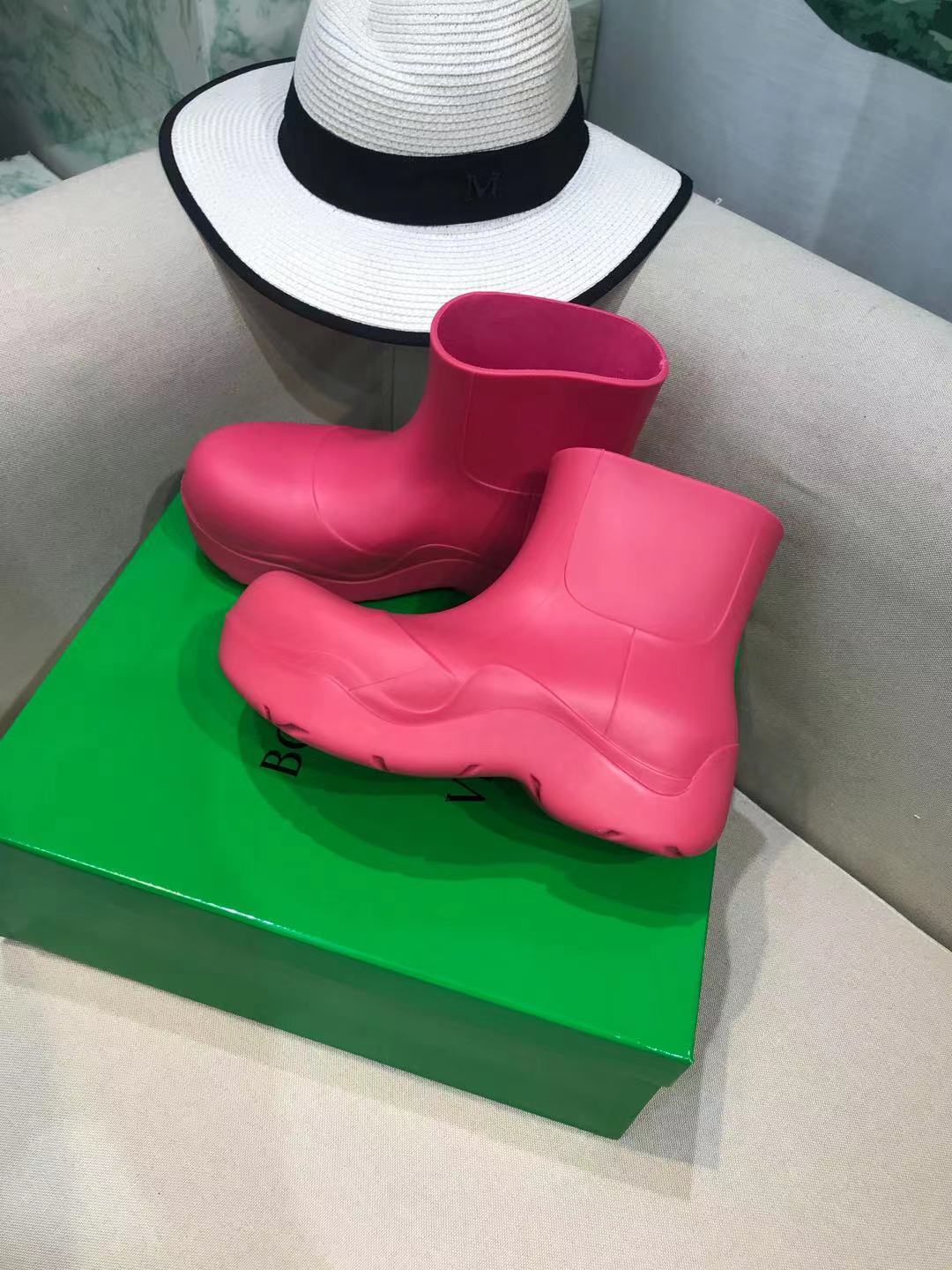 BOTTEGA VENETA PUDDLE ANKLE BOOT IN BRIGHT PINK RUBBER