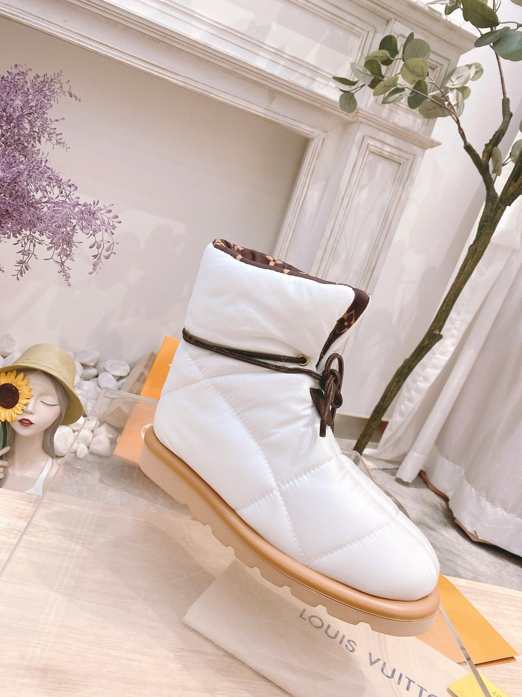 LOUIS VUITTON PILLOW COMFORT ANKLE BOOTS IN WHITE NYLON