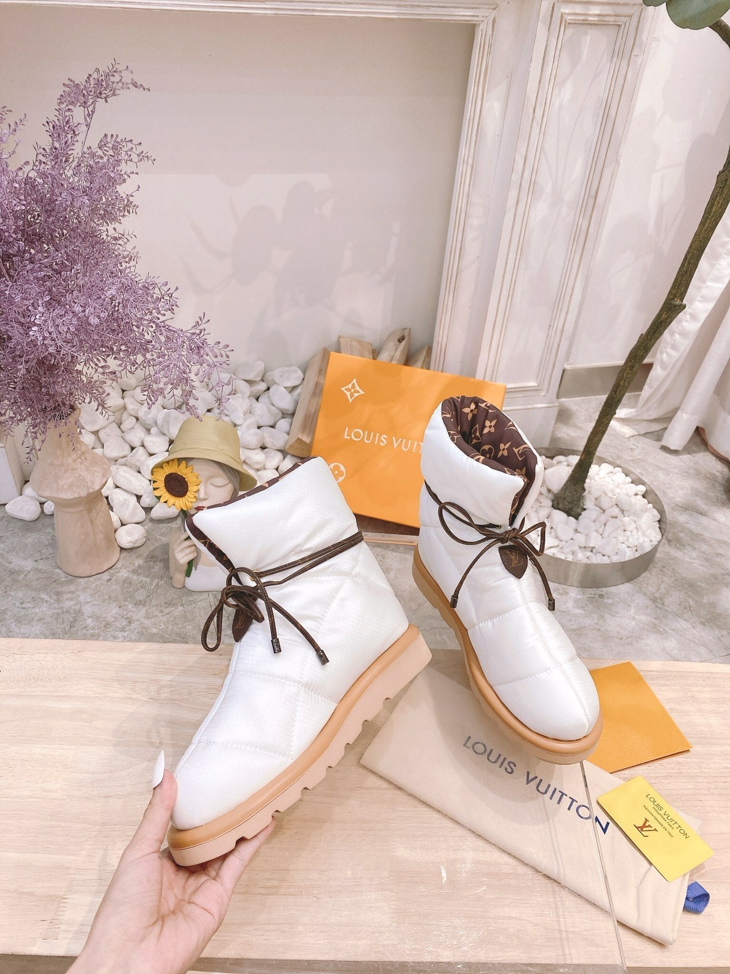 LOUIS VUITTON PILLOW COMFORT ANKLE BOOTS IN WHITE NYLON
