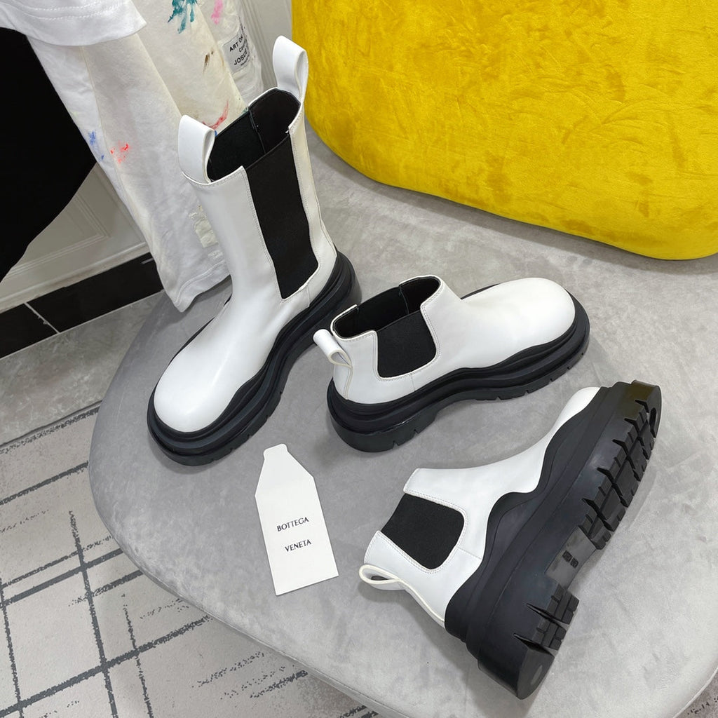 BOTTEGA VENETA TIRE CHELSEA BOOT IN WHITE MIX BLACK CALFSKIN