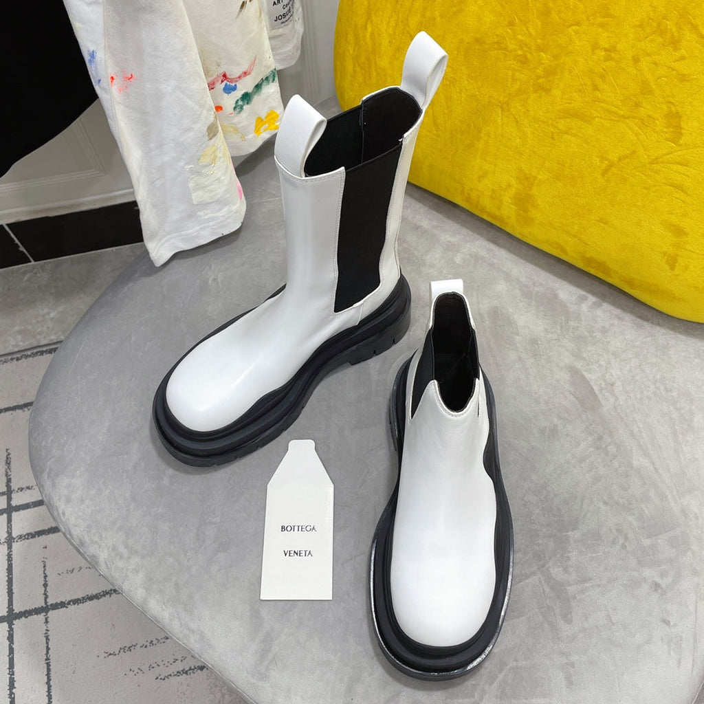BOTTEGA VENETA TIRE CHELSEA BOOT IN WHITE MIX BLACK CALFSKIN
