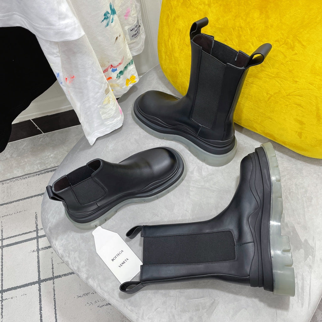 BOTTEGA VENETA TIRE CHELSEA BOOT IN BLACK CALFSKIN WITH PALE GRAY SOLE