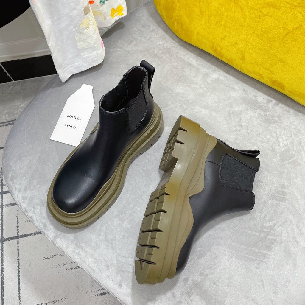 BOTTEGA VENETA TIRE CHELSEA BOOT IN BLACK MIX OLIVE GREEN CALFSKIN