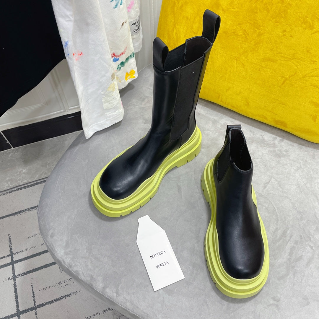 BOTTEGA VENETA TIRE CHELSEA BOOT IN BLACK MIX NEON YELLOW CALFSKIN