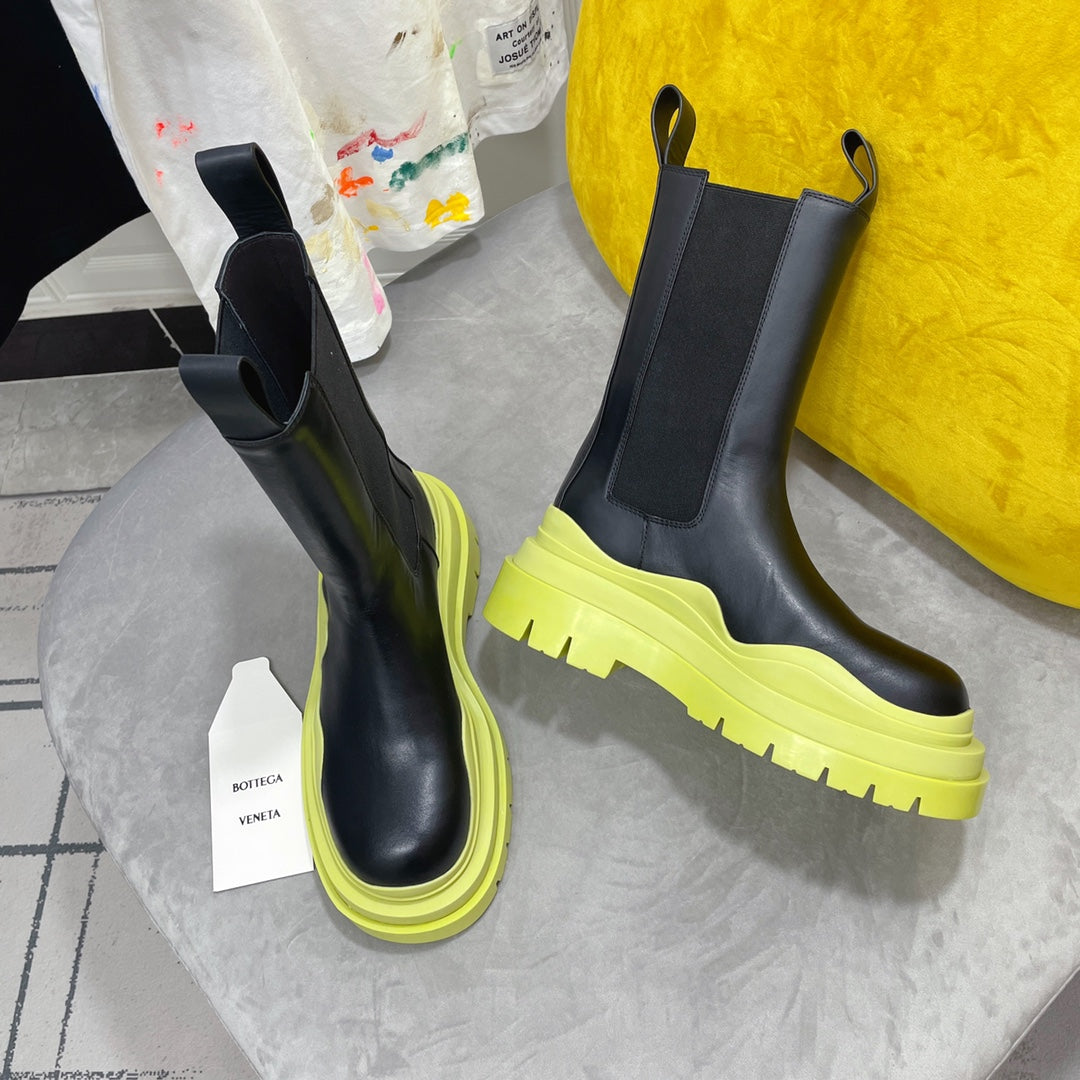 BOTTEGA VENETA TIRE CHELSEA BOOT IN BLACK MIX NEON YELLOW CALFSKIN