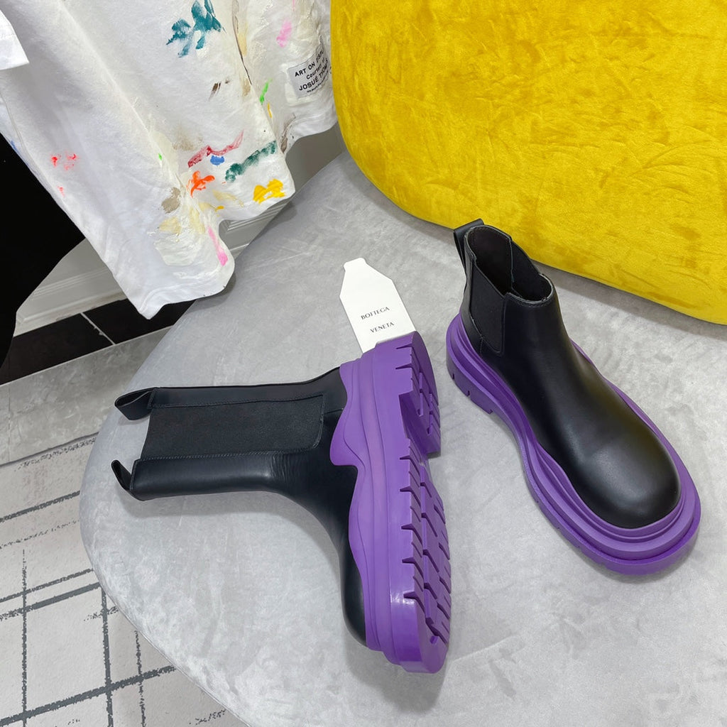 BOTTEGA VENETA TIRE CHELSEA BOOT IN BLACK MIX ROYAL PURPLE CALFSKIN