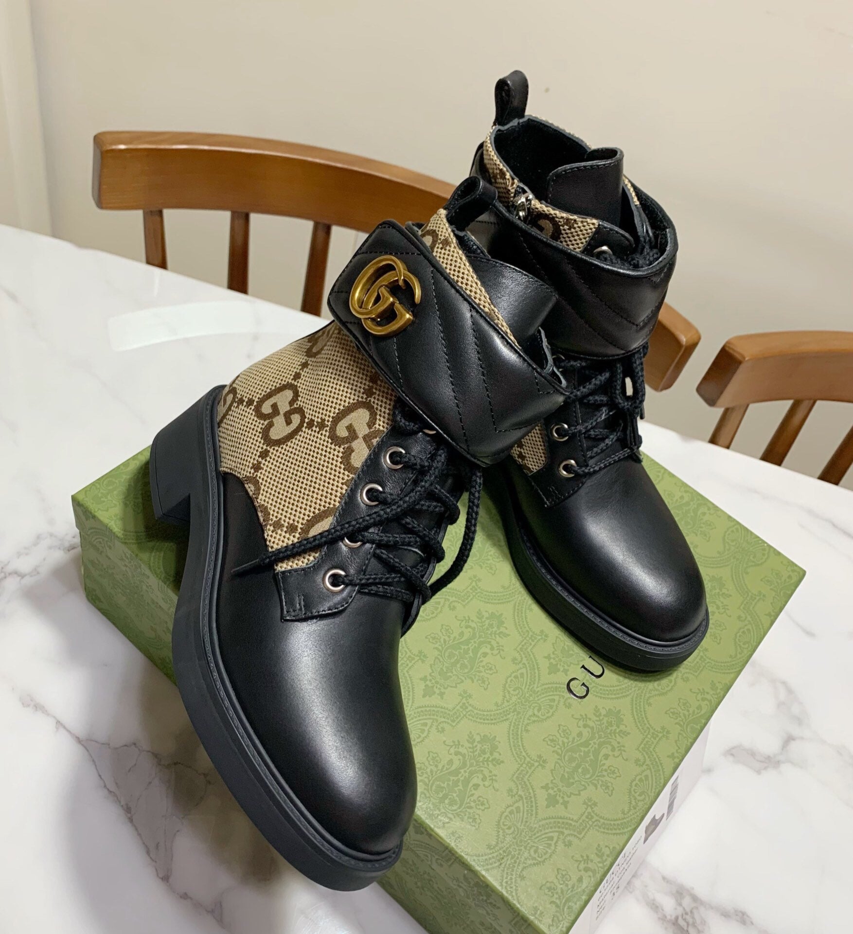 GUCCI LACE-UP ANKLE BOOTS WITH DOUBLE G BUCKLE IN BEIGE CANVAS AND BLACK SHEEPSKIN
