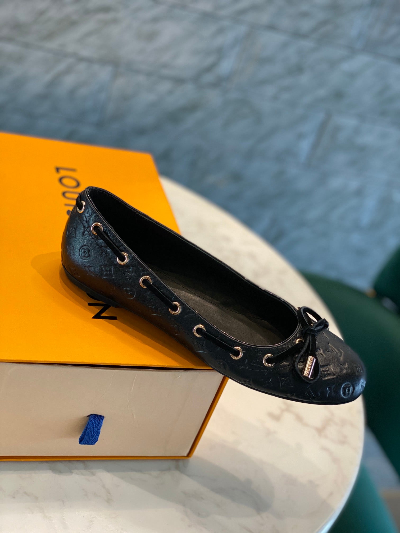 LOUIS VUITTON LV WOMEN'S BALLET FLAT IN BLACK EMBOSSED CALFSKIN WITH BOW