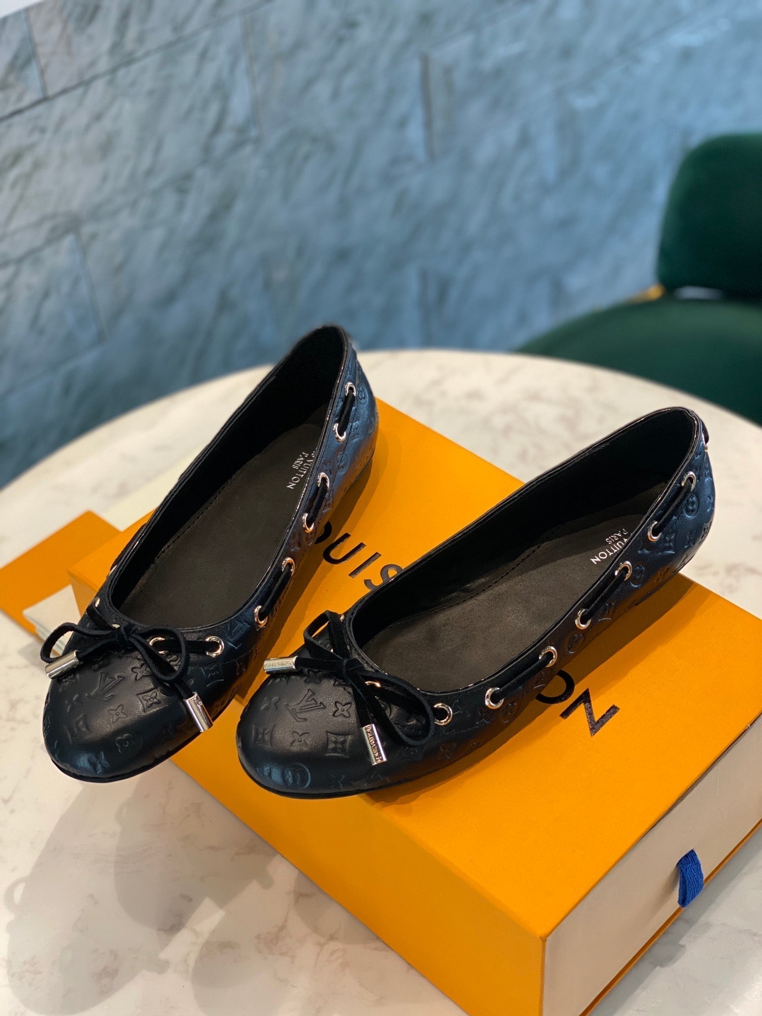 LOUIS VUITTON LV WOMEN'S BALLET FLAT IN BLACK EMBOSSED CALFSKIN WITH BOW