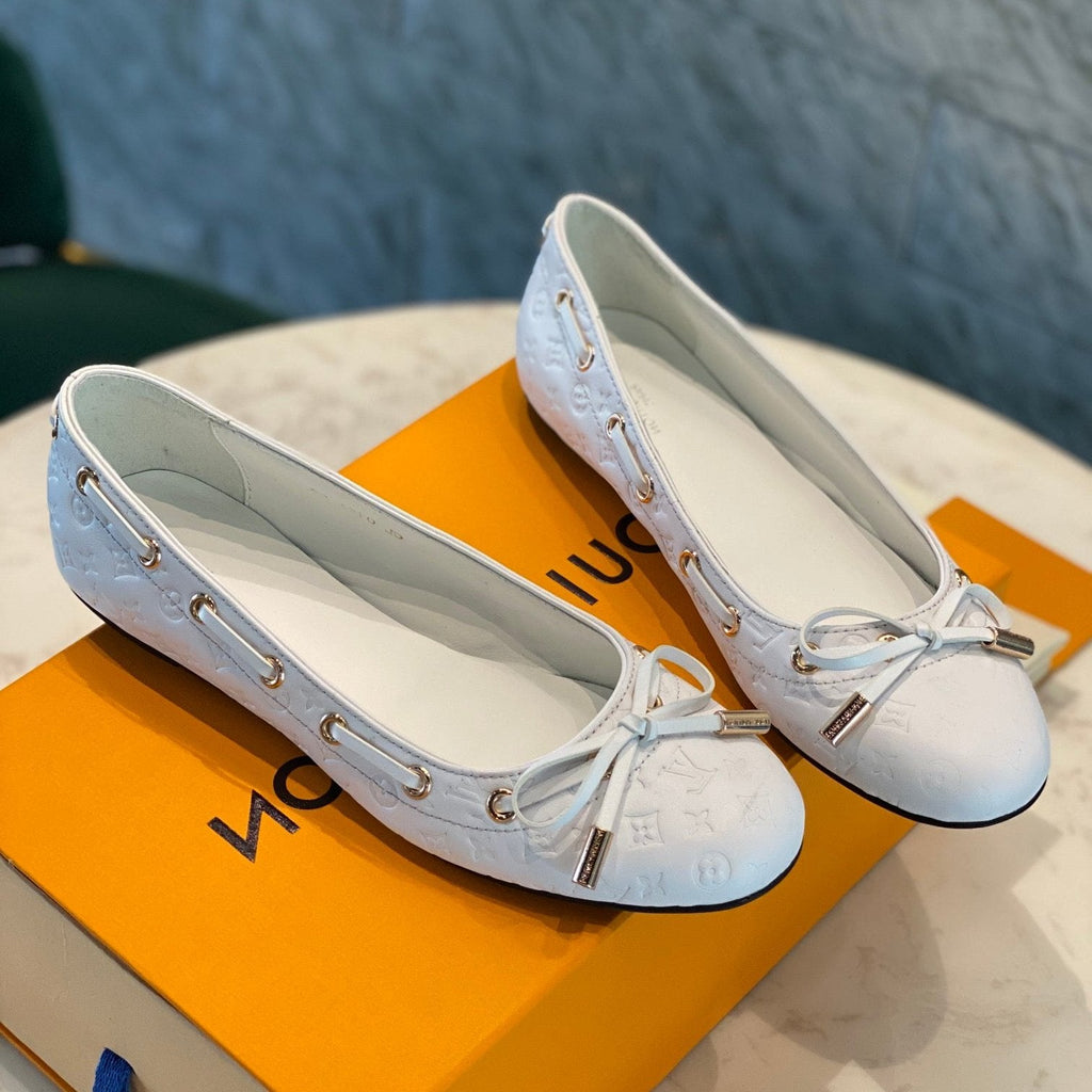 LOUIS VUITTON LV WOMEN'S BALLET FLAT IN WHITE EMBOSSED CALFSKIN WITH BOW