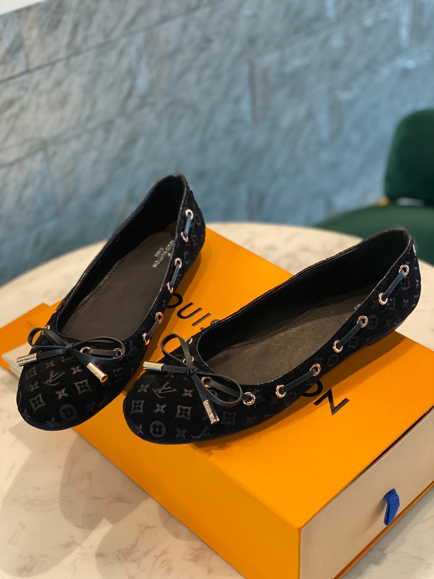 LOUIS VUITTON LV WOMEN'S BALLET FLAT IN BLACK MONOGRAM SUEDE WITH BOW
