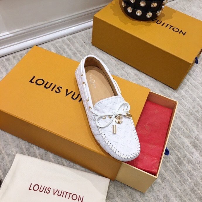 LOUIS VUITTON LV WOMEN'S DRIVER MOCCASIN IN WHITE EMBOSSED CALFSKIN