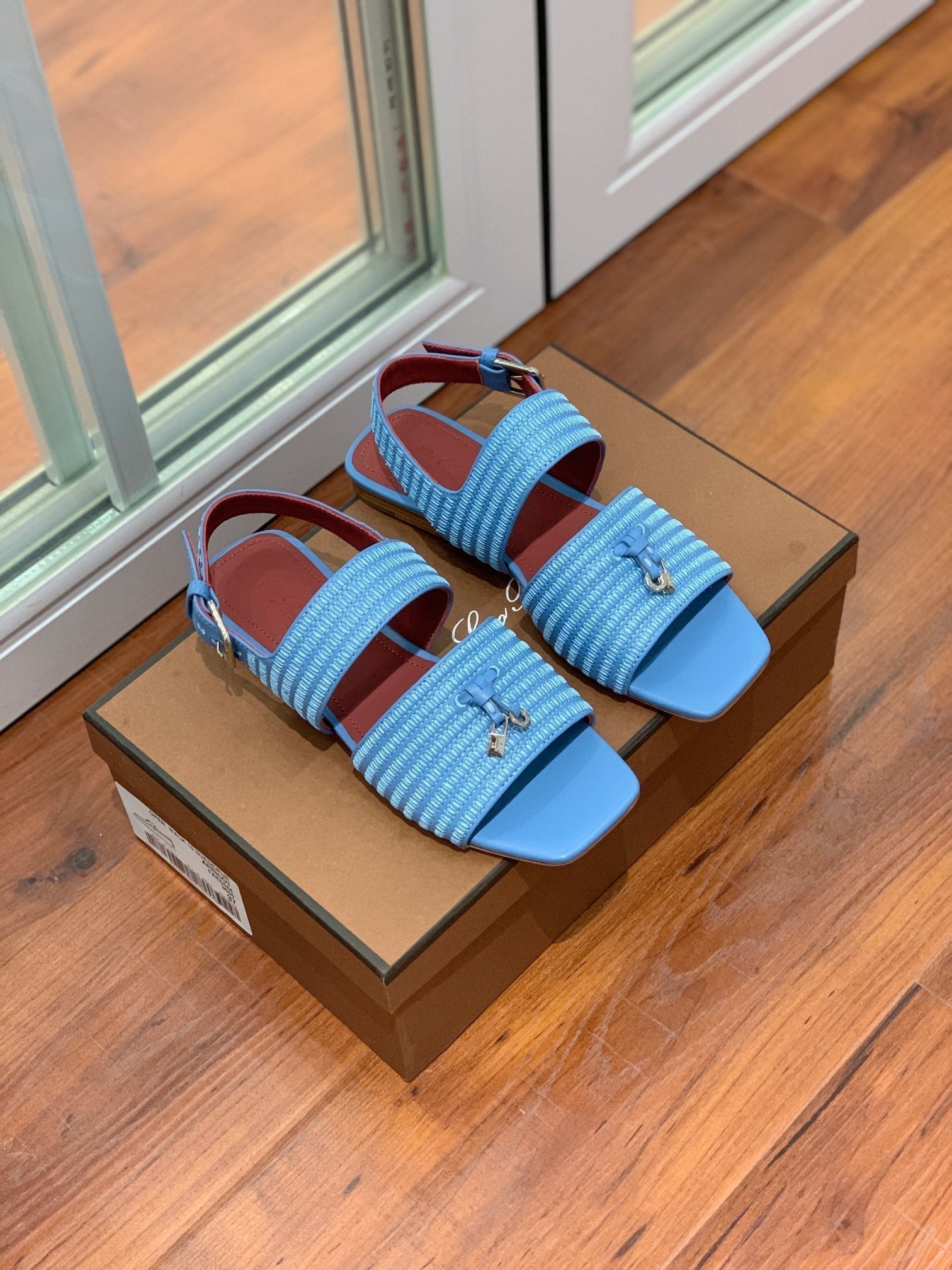 LP RAFFIA CHARMS STRAP FLATS SANDAL SKY CALFSKIN