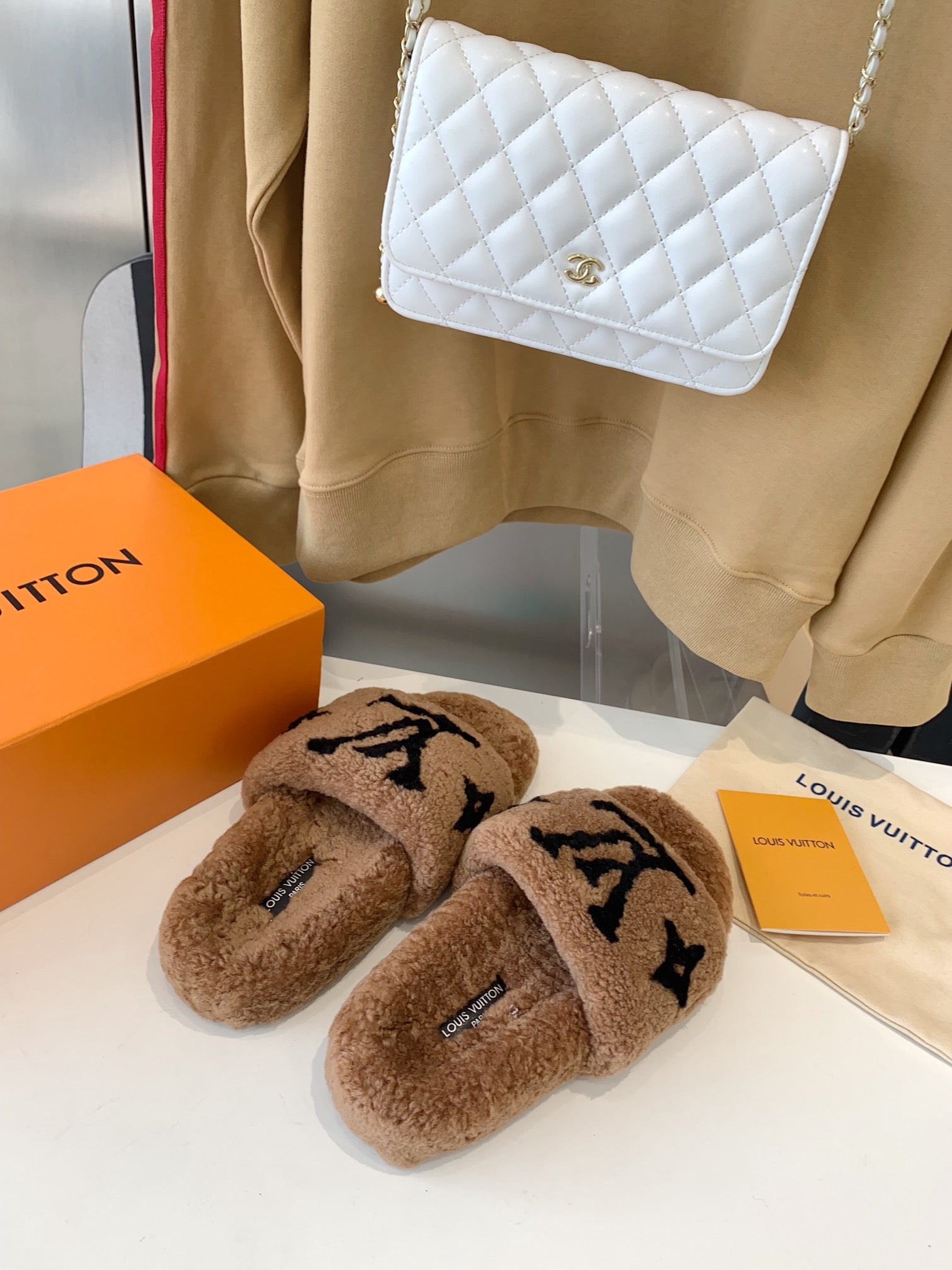 LOUIS VUITTON LV WOMEN'S PASEO FLAT SLIPPER IN CARAMEL BROWN FLEECE WITH BLACK LOGO