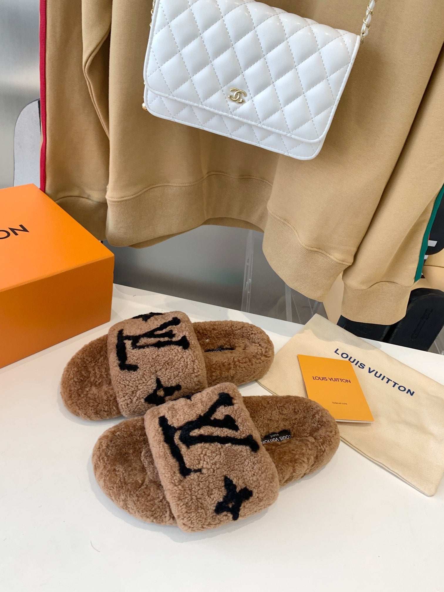 LOUIS VUITTON LV WOMEN'S PASEO FLAT SLIPPER IN CARAMEL BROWN FLEECE WITH BLACK LOGO