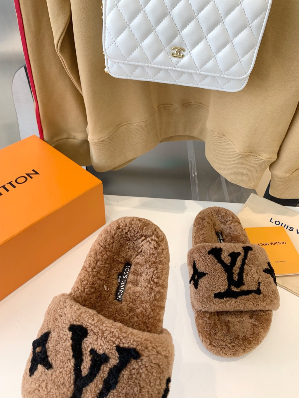 LOUIS VUITTON LV WOMEN'S PASEO FLAT SLIPPER IN CARAMEL BROWN FLEECE WITH BLACK LOGO