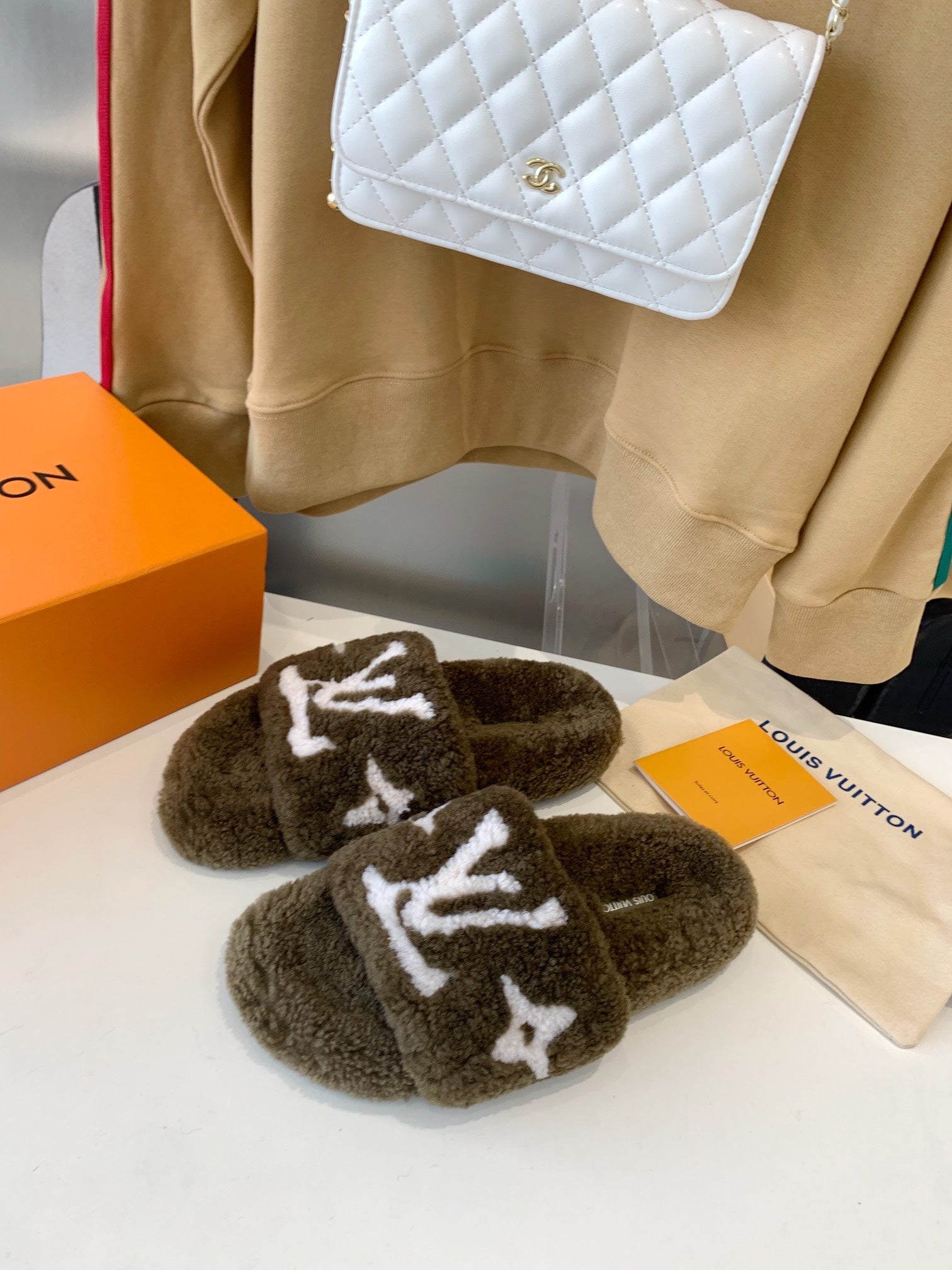 LOUIS VUITTON LV WOMEN'S PASEO FLAT SLIPPER IN OLIVE GREEN FLEECE WITH WHITE LOGO