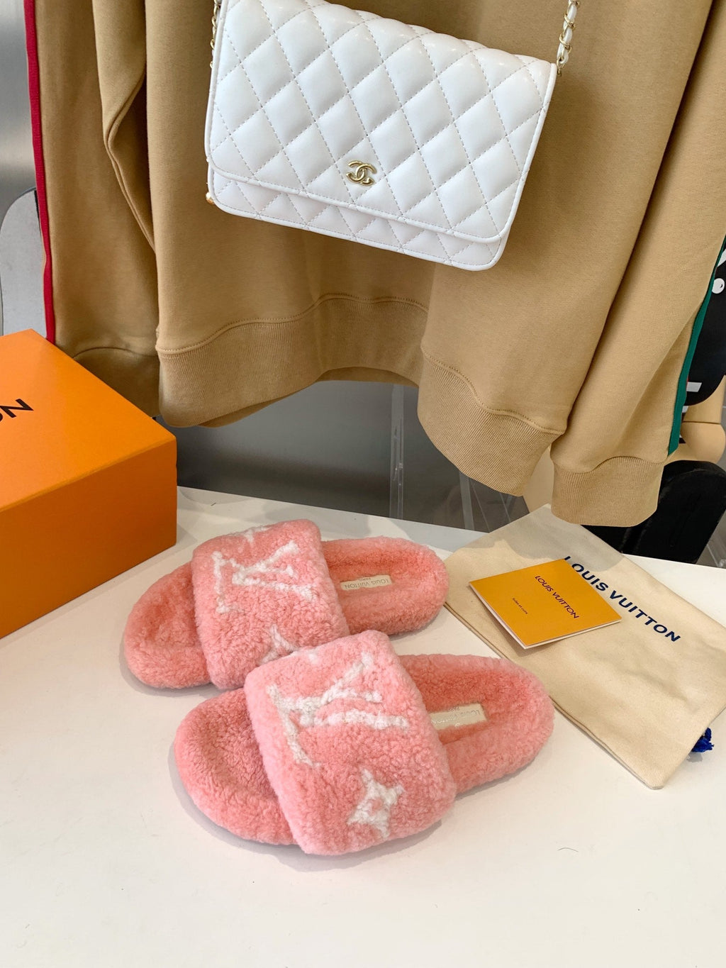 LOUIS VUITTON LV WOMEN'S PASEO FLAT SLIPPER IN LIGHT PINK FLEECE WITH WHITE LOGO