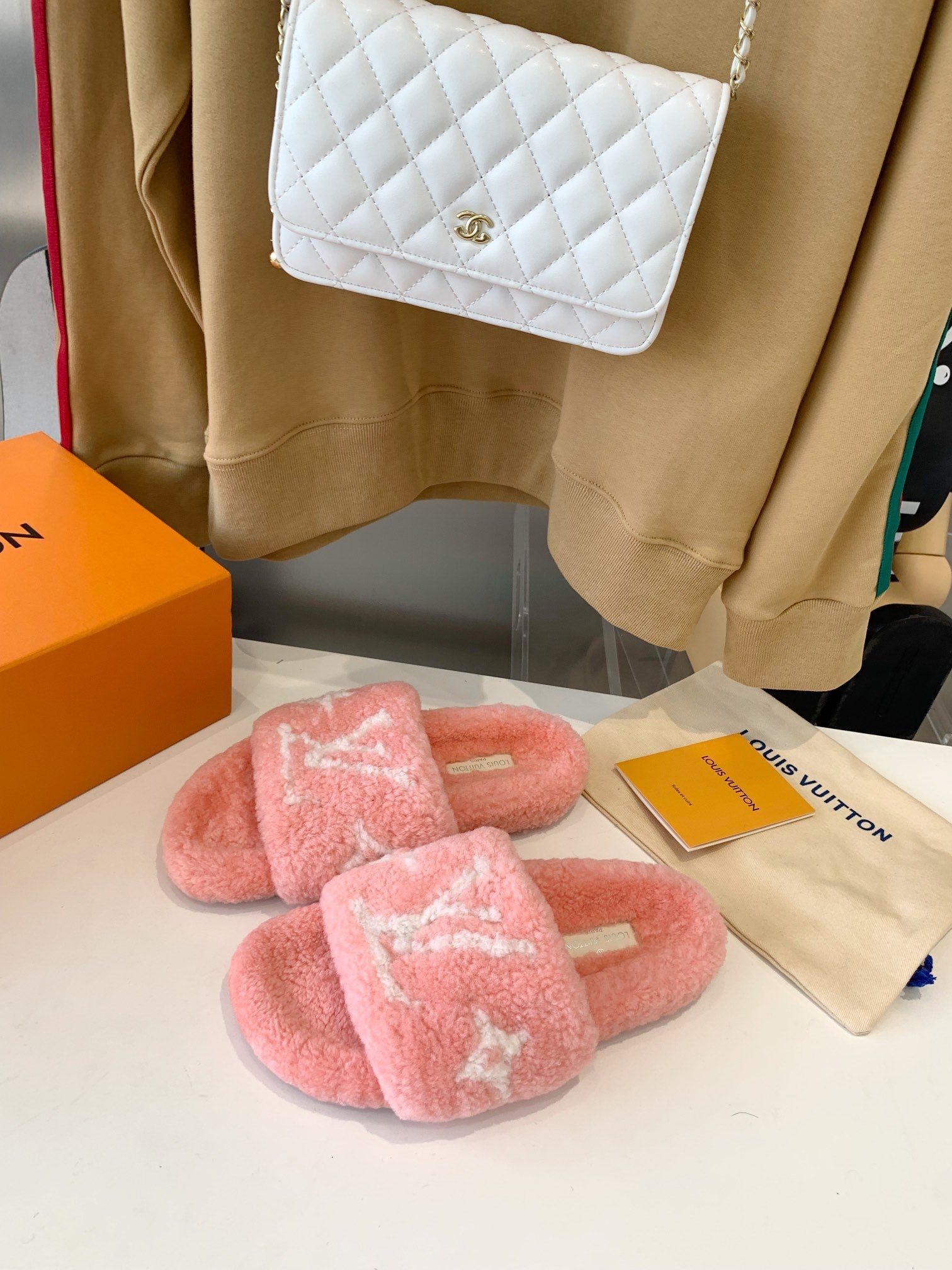 LOUIS VUITTON LV WOMEN'S PASEO FLAT SLIPPER IN LIGHT PINK FLEECE WITH WHITE LOGO