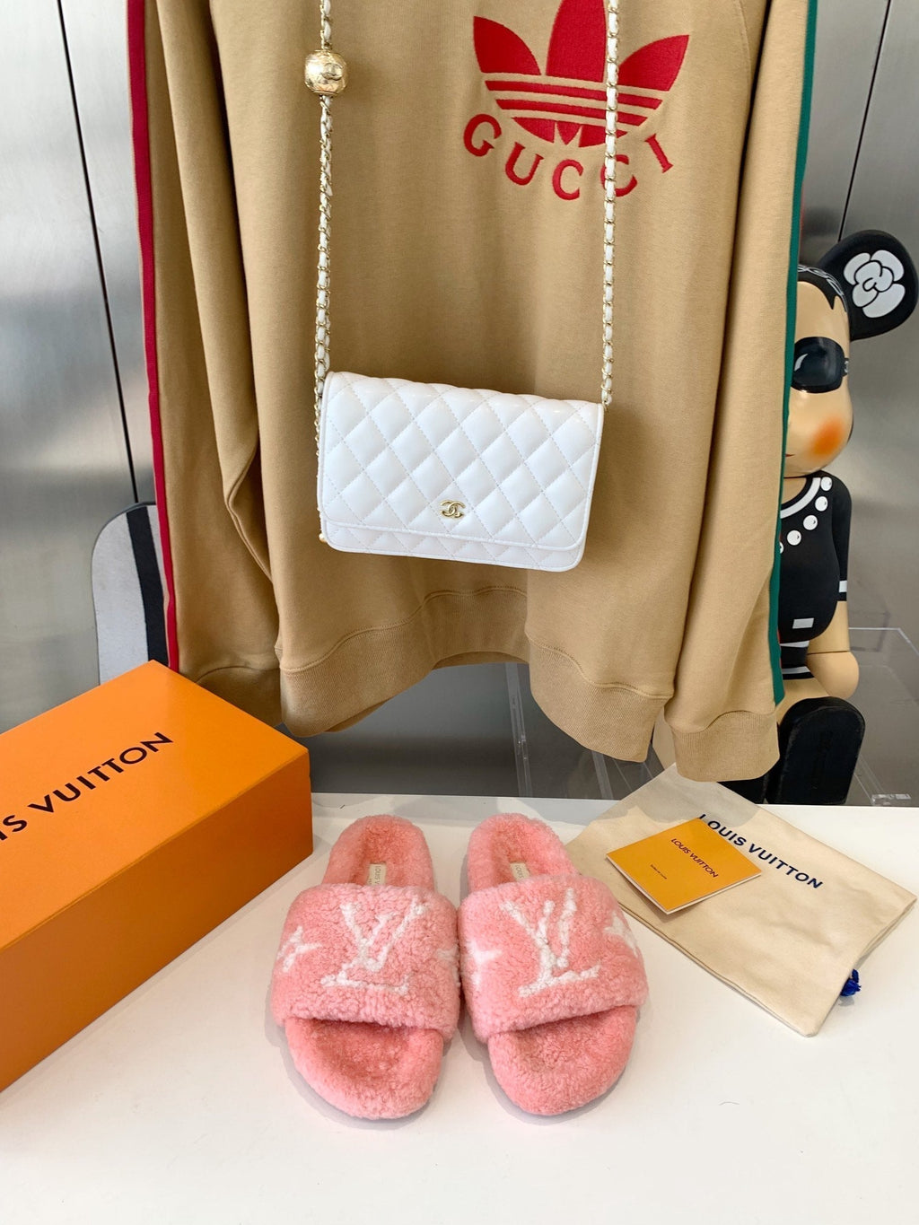 LOUIS VUITTON LV WOMEN'S PASEO FLAT SLIPPER IN LIGHT PINK FLEECE WITH WHITE LOGO