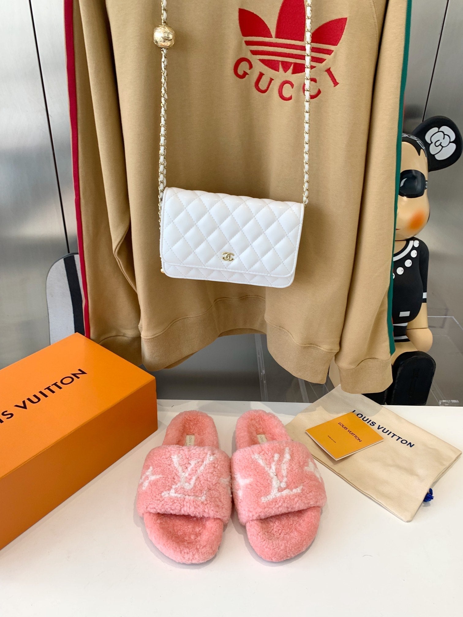 LOUIS VUITTON LV WOMEN'S PASEO FLAT SLIPPER IN LIGHT PINK FLEECE WITH WHITE LOGO