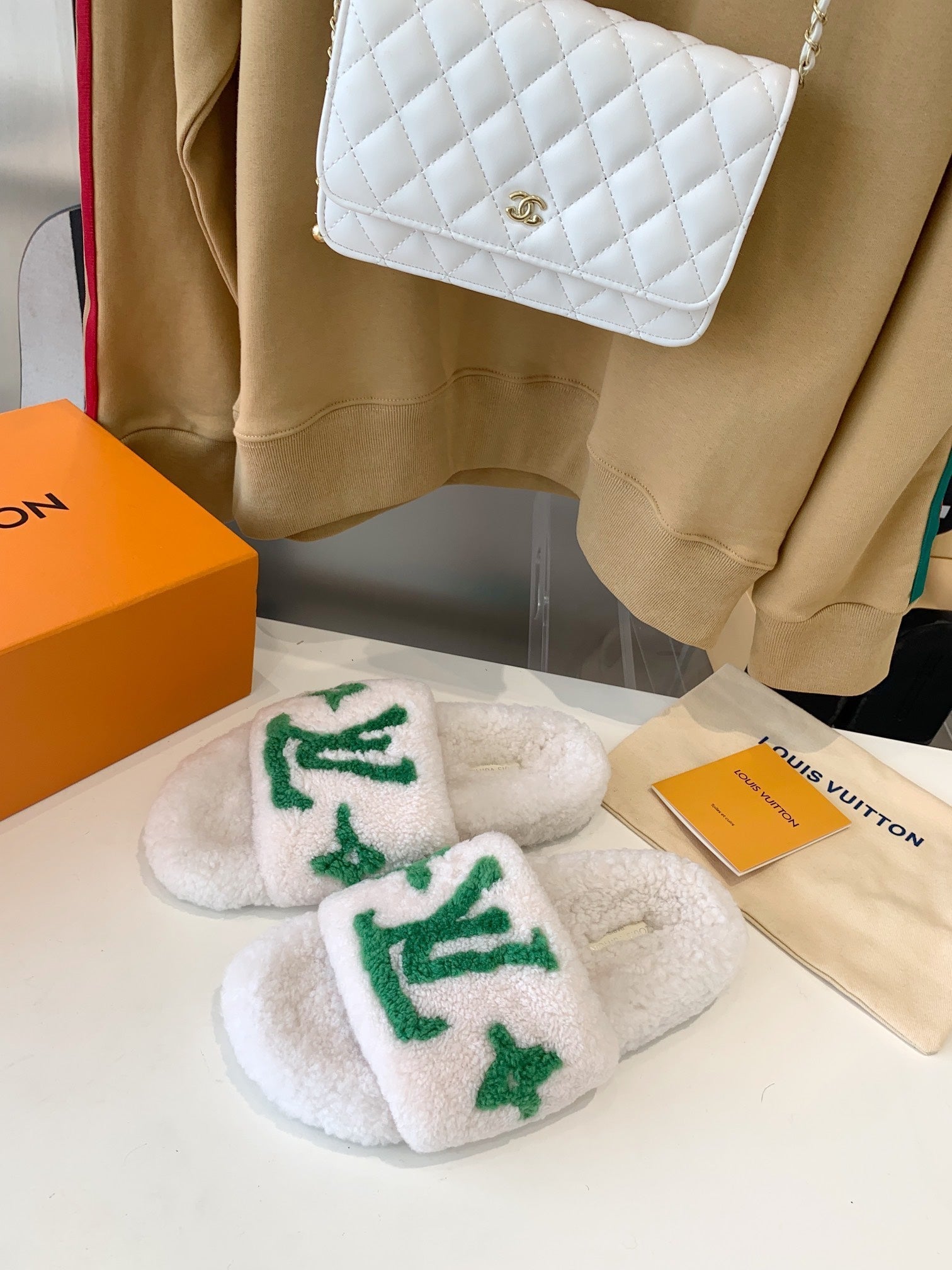 LOUIS VUITTON LV WOMEN'S PASEO FLAT SLIPPER IN WHITE FLEECE WITH GREEN LOGO