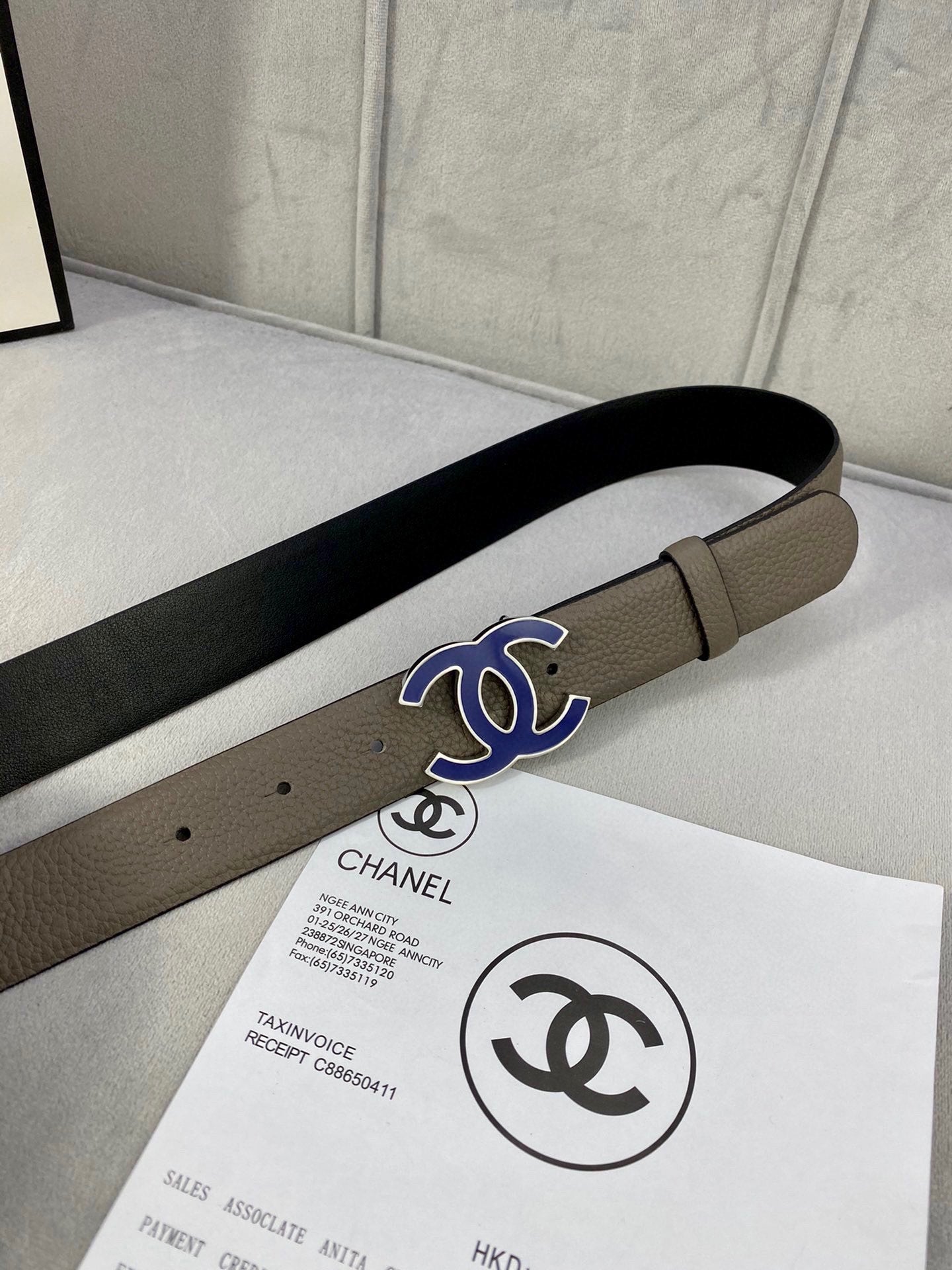 CHANEL 30MM BELT IN MOCHA BROWN GRAINED CALFSKIN WITH NAVY BLUE LOGO