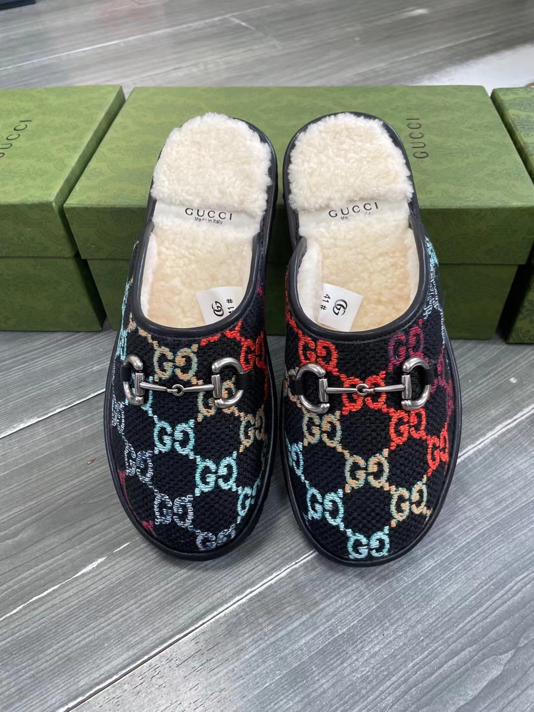 GUCCI SUPREME MULE IN COLORFUL CANVAS AND WOOL LINING