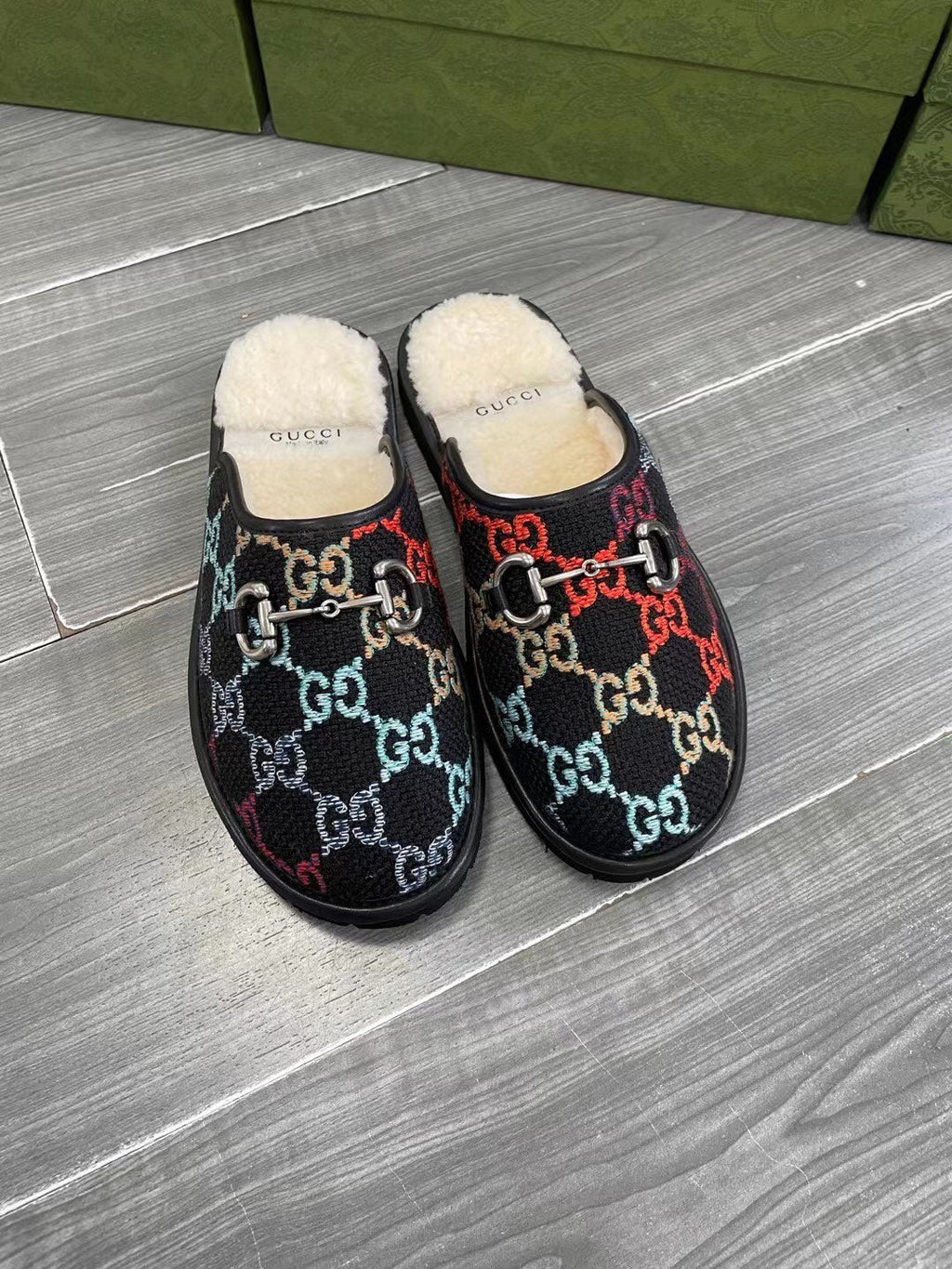 GUCCI SUPREME MULE IN COLORFUL CANVAS AND WOOL LINING
