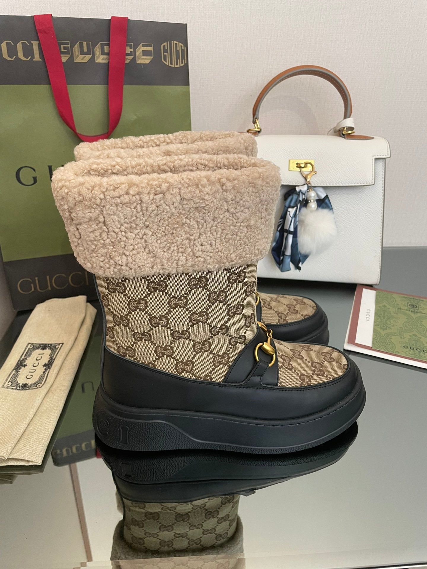 GUCCI HORSEBIT SNOW ANKLE BOOTS IN ECRU BEIGE MONOGRAM JACQUARD FABRIC MIX BLACK CALFSKIN AND LAMB WOOL LINING