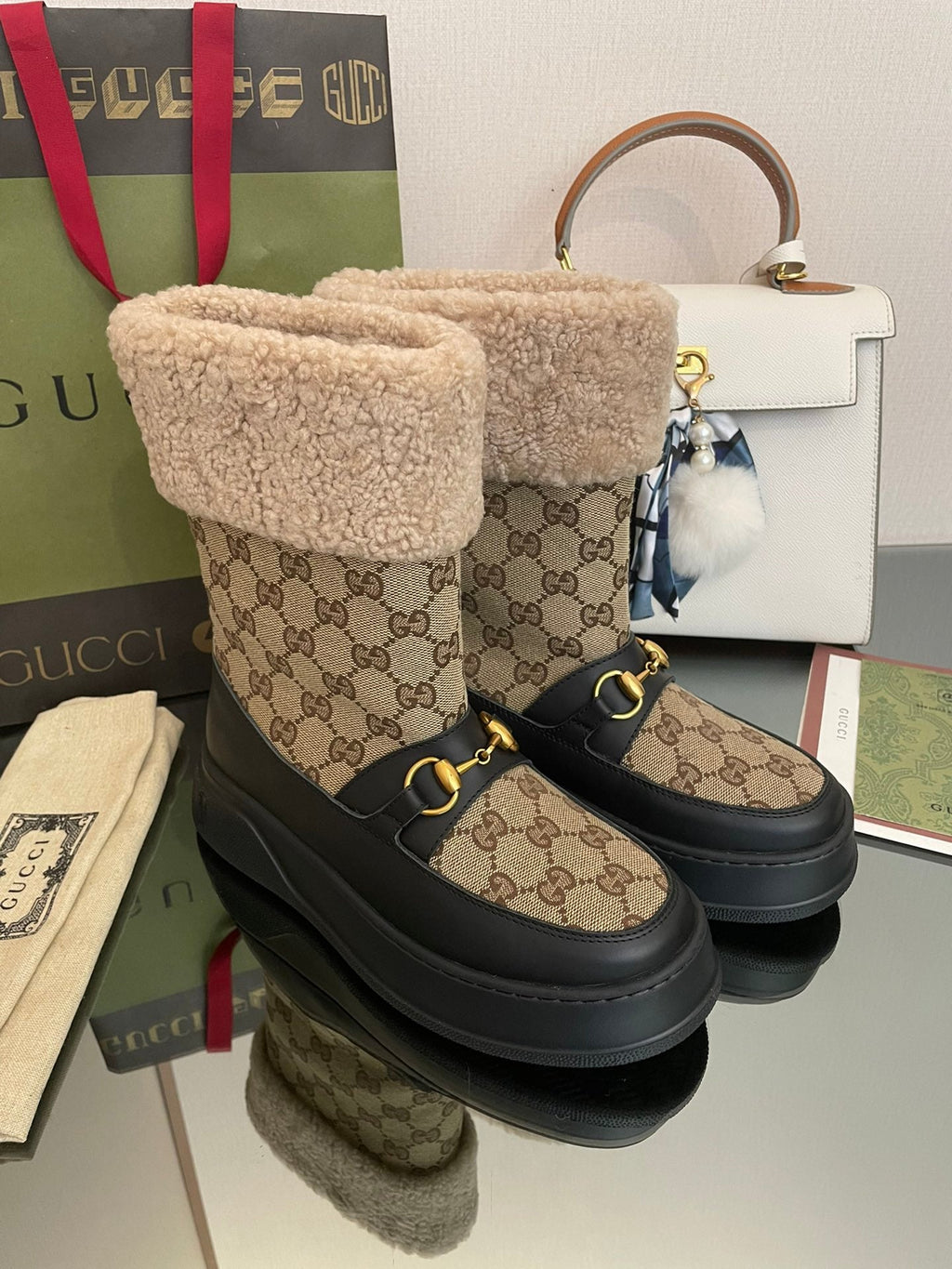 GUCCI HORSEBIT SNOW ANKLE BOOTS IN ECRU BEIGE MONOGRAM JACQUARD FABRIC MIX BLACK CALFSKIN AND LAMB WOOL LINING