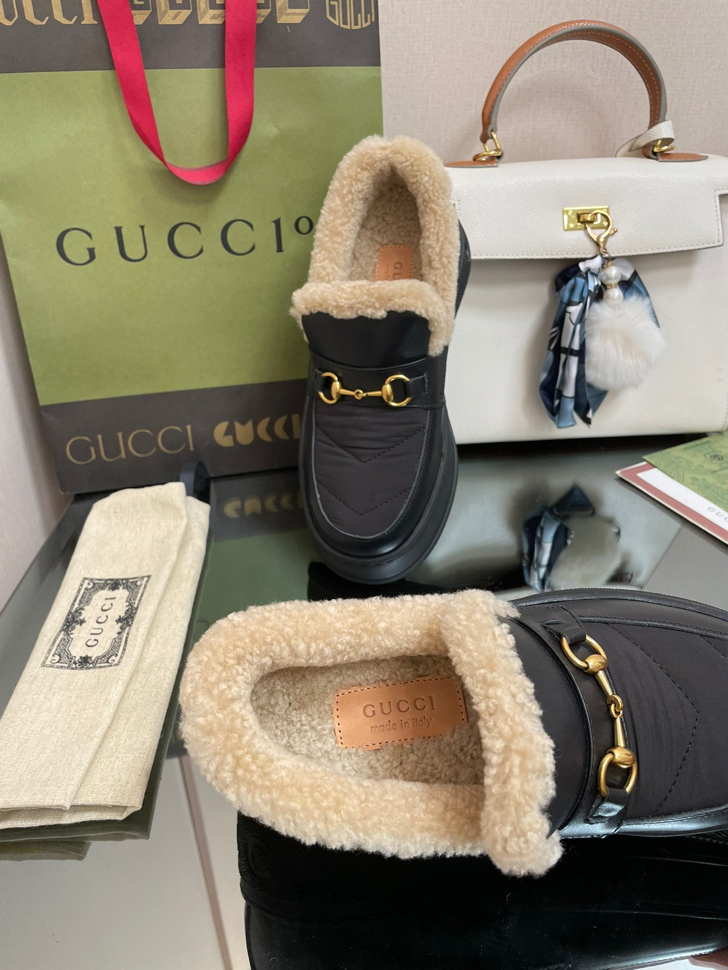 GUCCI LOAFER IN BLACK CALFSKIN WITH BEIGE WOOL LINING