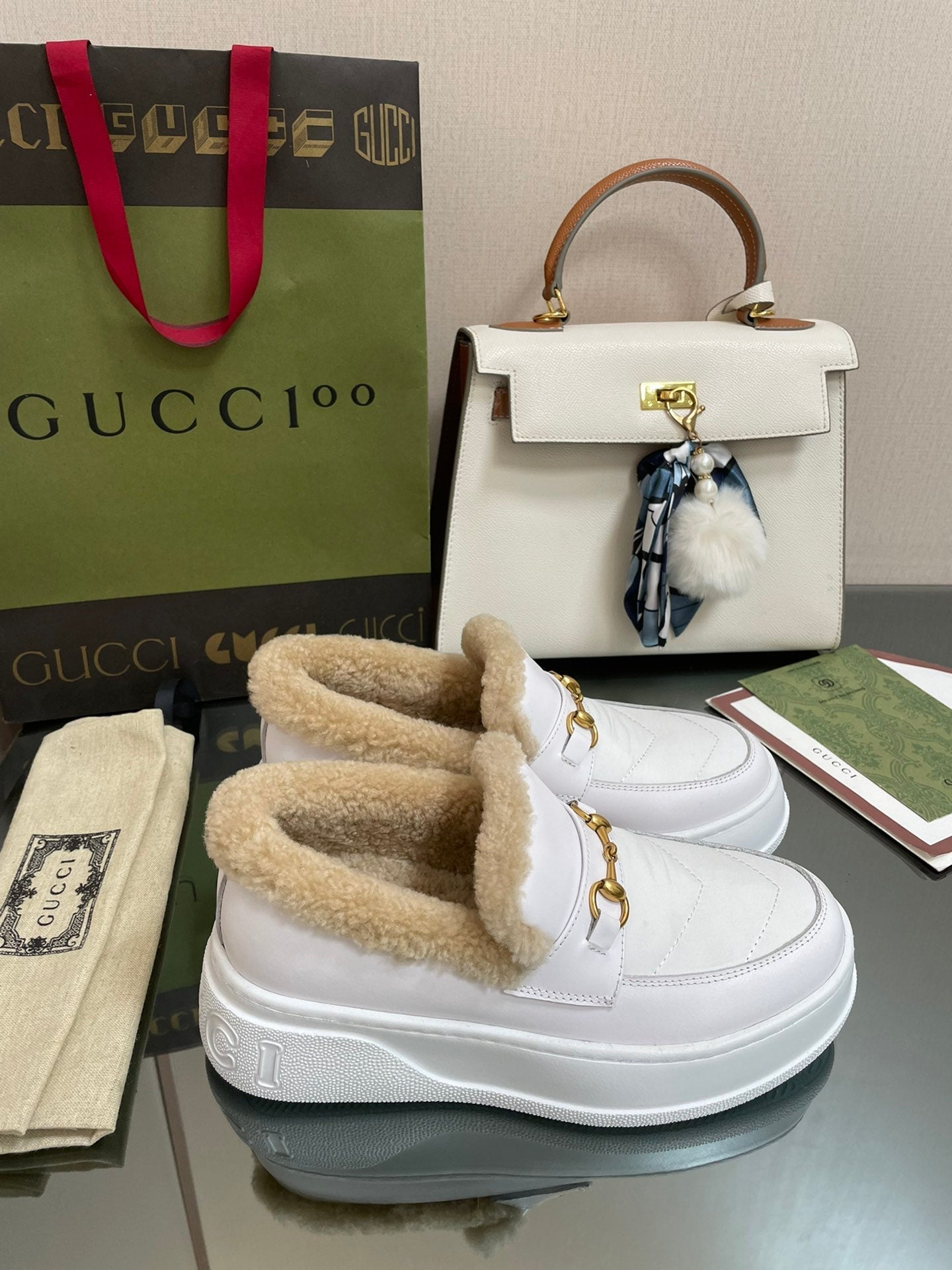 GUCCI LOAFER IN WHITE CALFSKIN WITH BEIGE WOOL LINING