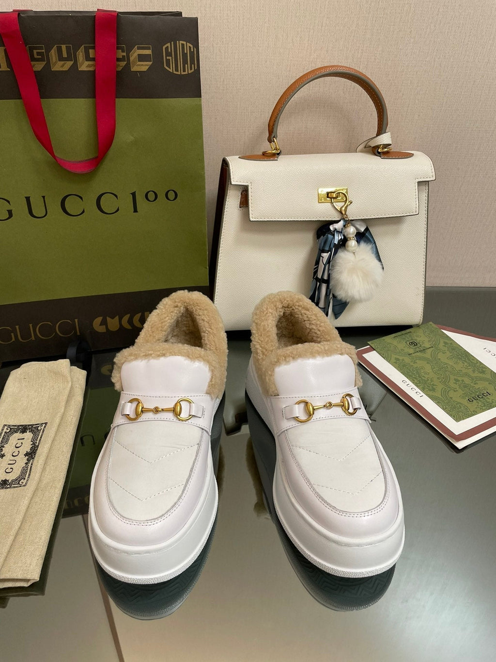 GUCCI LOAFER IN WHITE CALFSKIN WITH BEIGE WOOL LINING