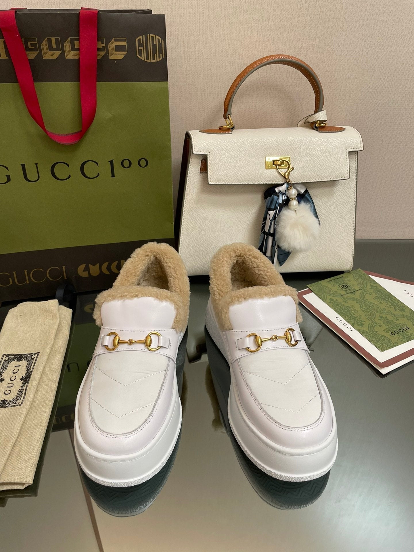 GUCCI LOAFER IN WHITE CALFSKIN WITH BEIGE WOOL LINING