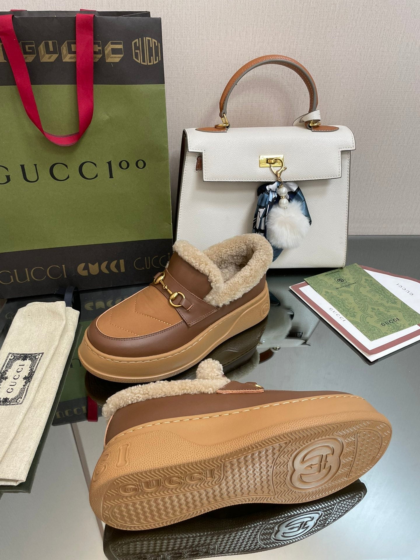 GUCCI LOAFER IN PEANUT BROWN AND CHOCOLATE BROWN CALFSKIN WITH BEIGE WOOL LINING