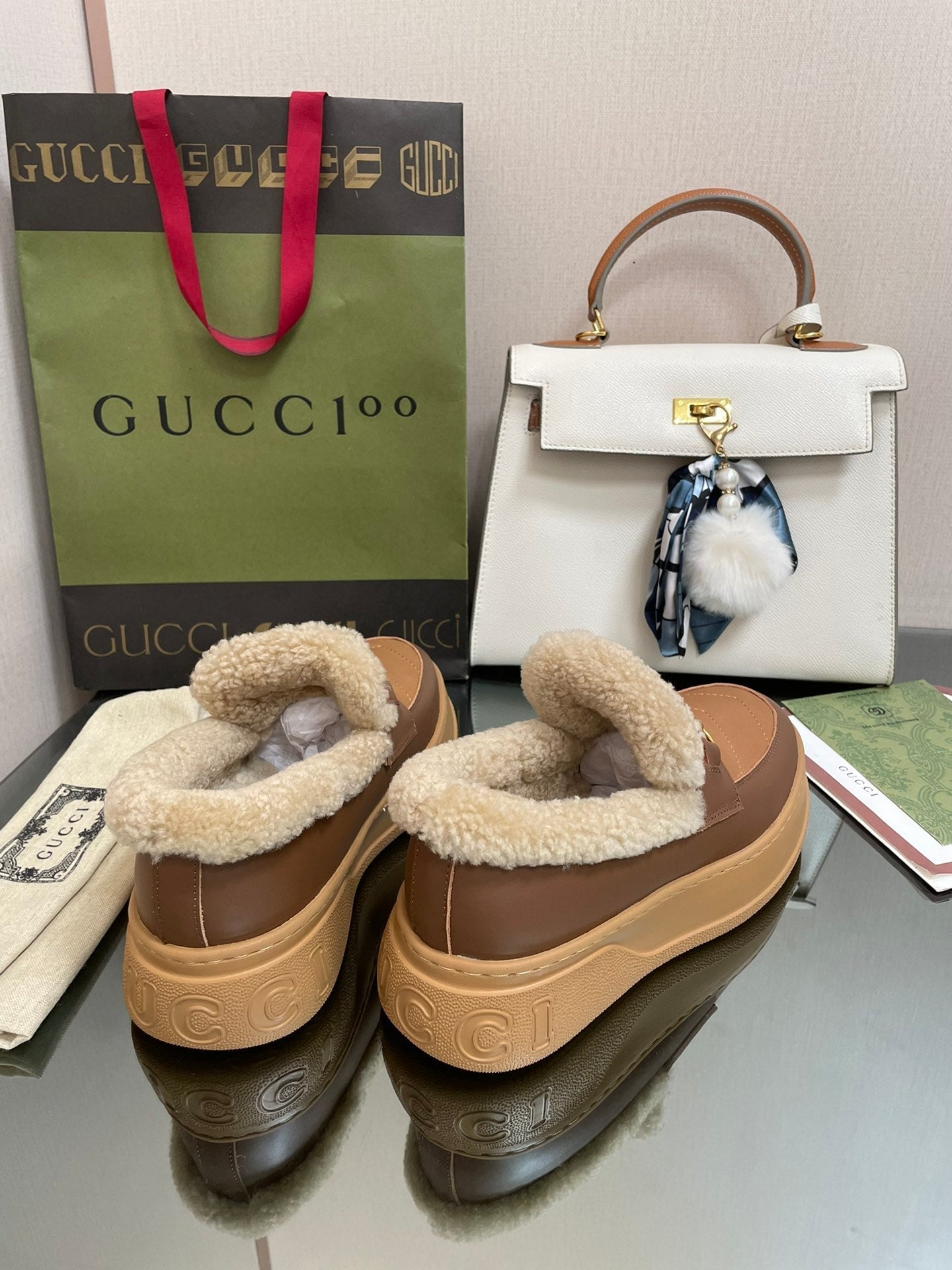 GUCCI LOAFER IN PEANUT BROWN AND CHOCOLATE BROWN CALFSKIN WITH BEIGE WOOL LINING