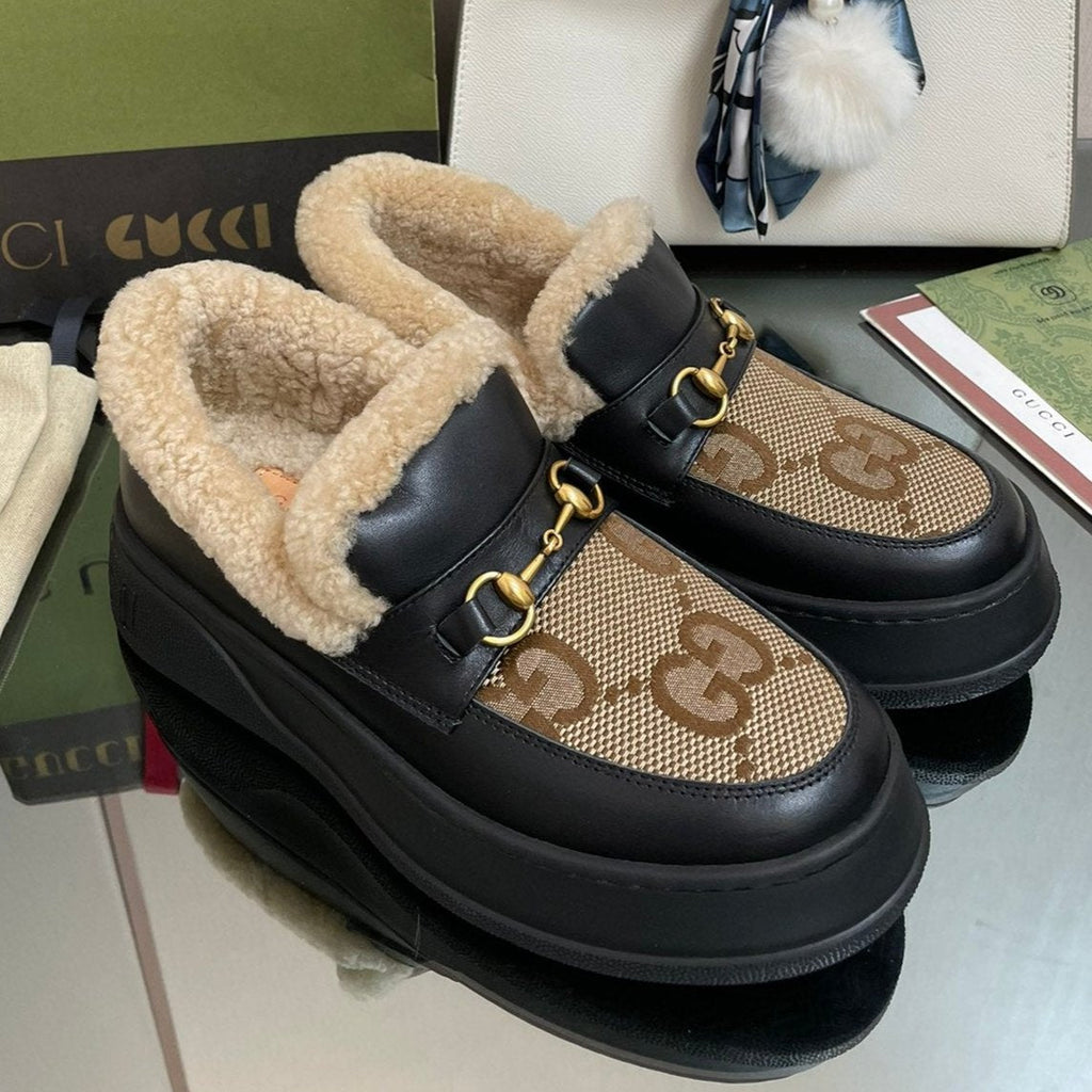 GUCCI LOAFER IN PEANUT BROWN JACQUARD AND BLACK CALFSKIN WITH BEIGE WOOL LINING